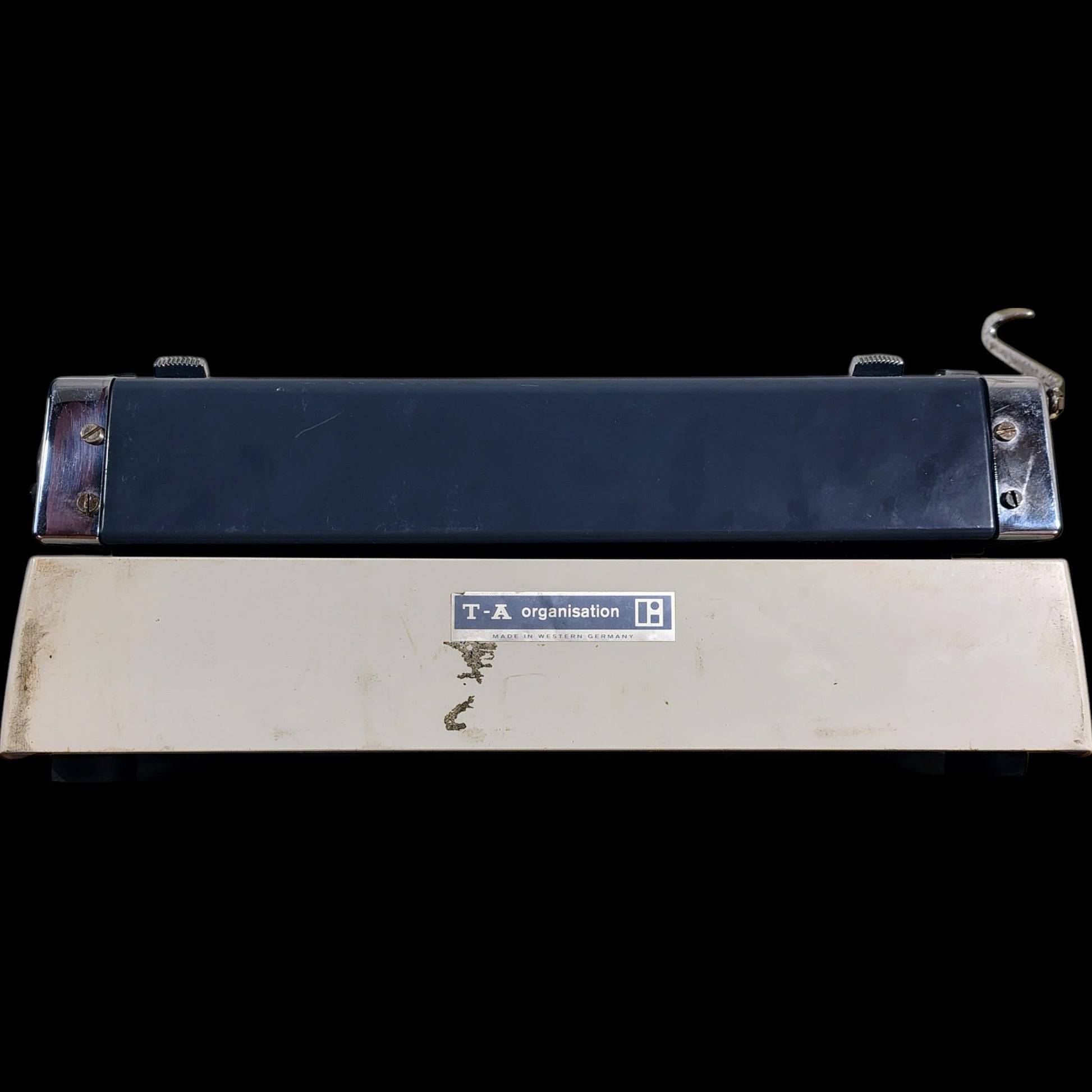 Image of Adler Gabriele 35 Typewriter. Available from universaltypewritercompany.in