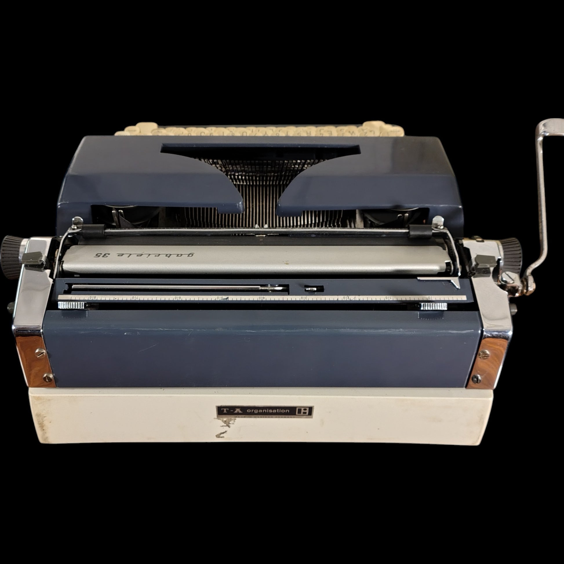 Image of Adler Gabriele 35 Typewriter. Available from universaltypewritercompany.in