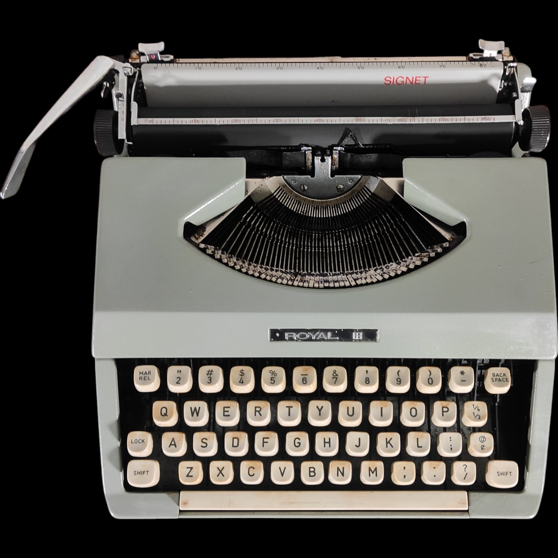 Image of Royal Signet Typewriter. Available from universaltypewritercompany.in