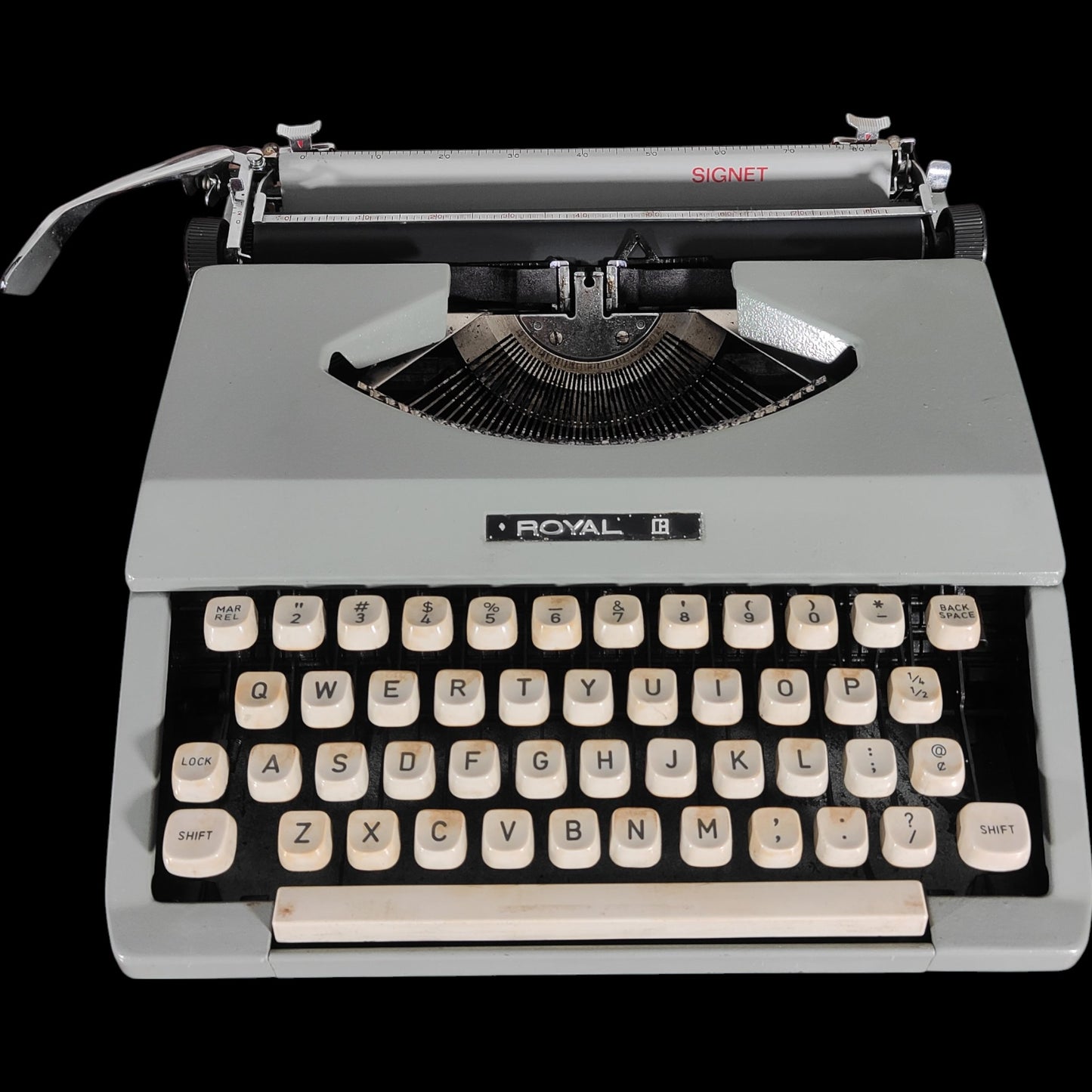 Image of Royal Signet Typewriter. Available from universaltypewritercompany.in