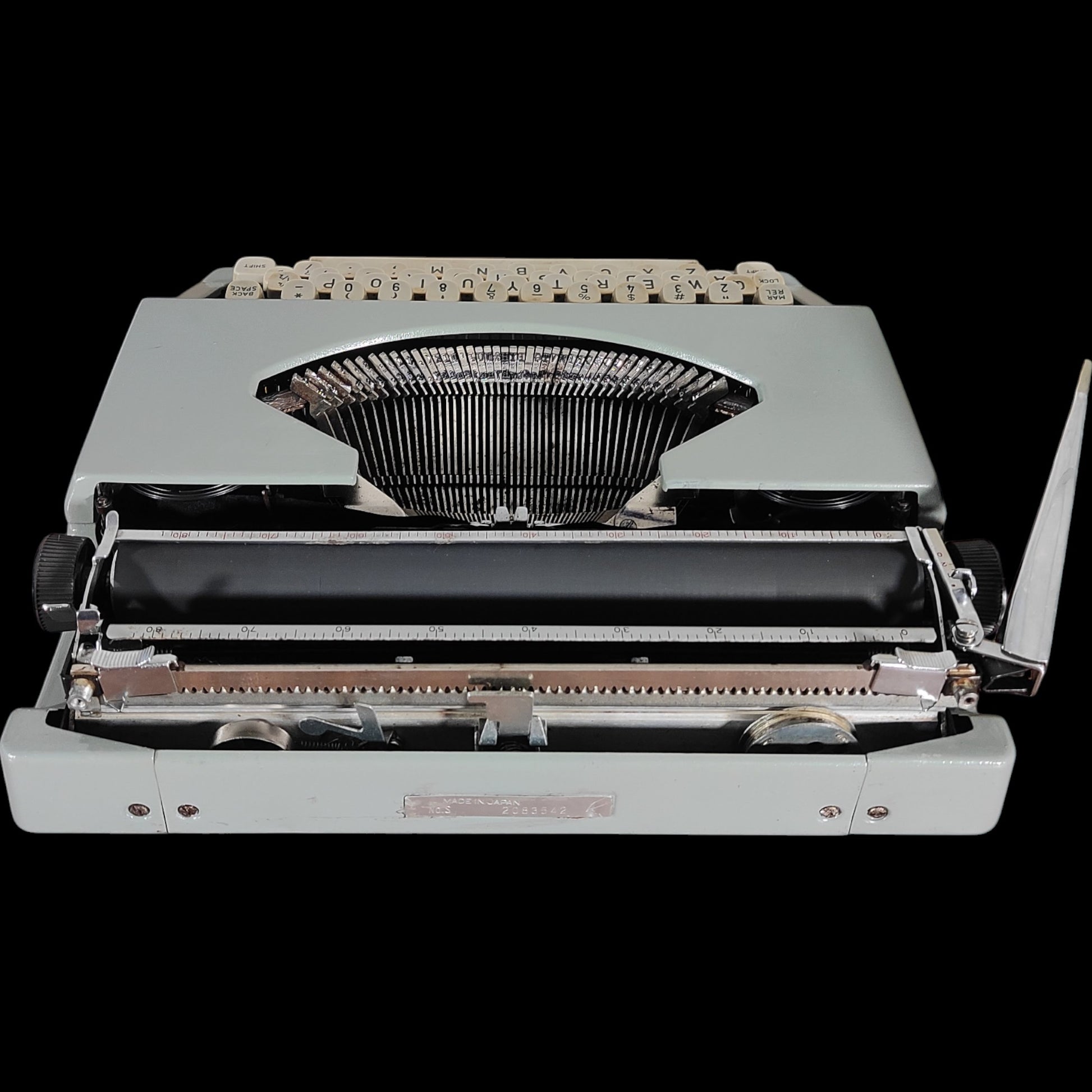 Image of Royal Signet Typewriter. Available from universaltypewritercompany.in