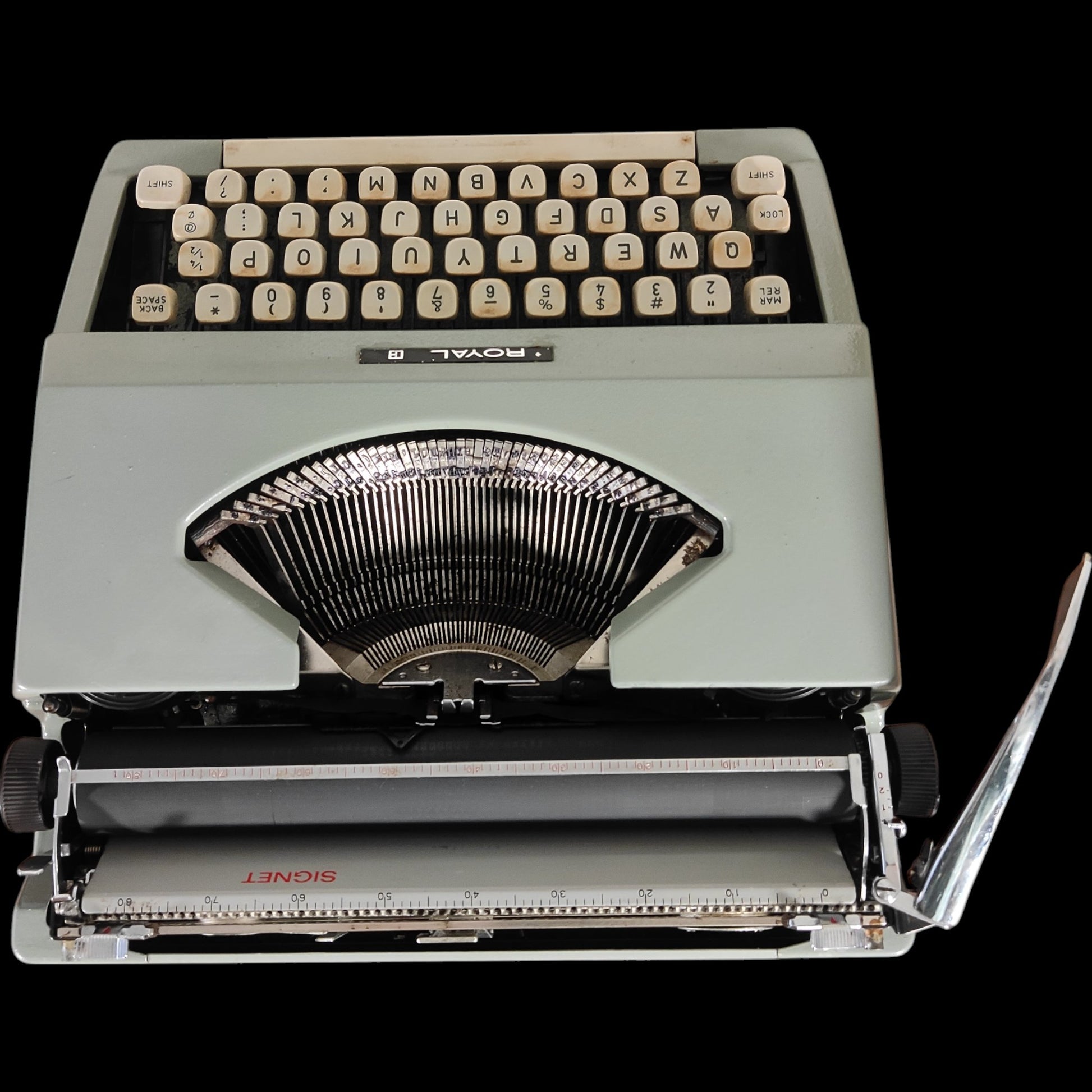 Image of Royal Signet Typewriter. Available from universaltypewritercompany.in