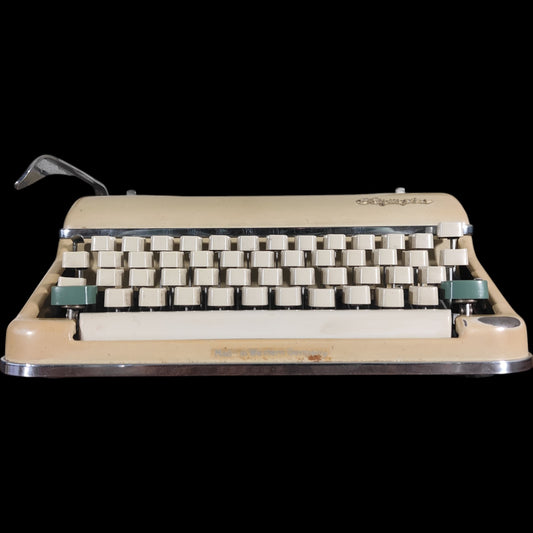 Image of Olympia SM3 Typewriter. Available from universaltypewritercompany.in