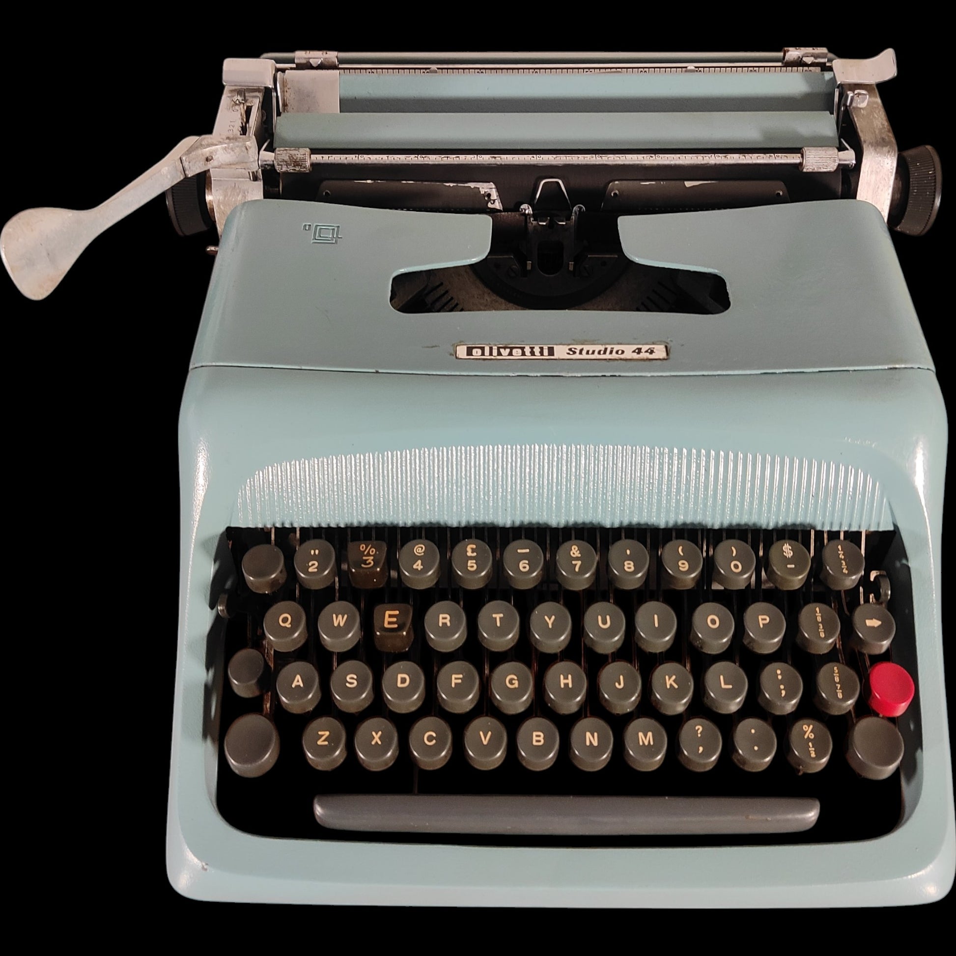 Image of Olivetti Studio 44 Typewriter. Available from universaltypewritercompany.in
