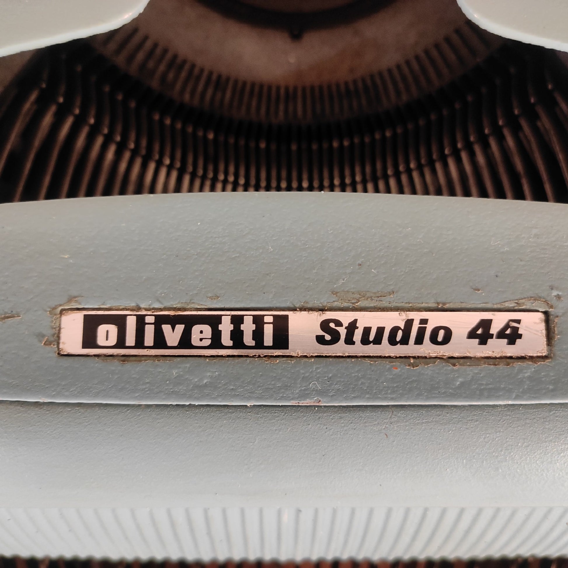 Image of Olivetti Studio 44 Typewriter. Available from universaltypewritercompany.in