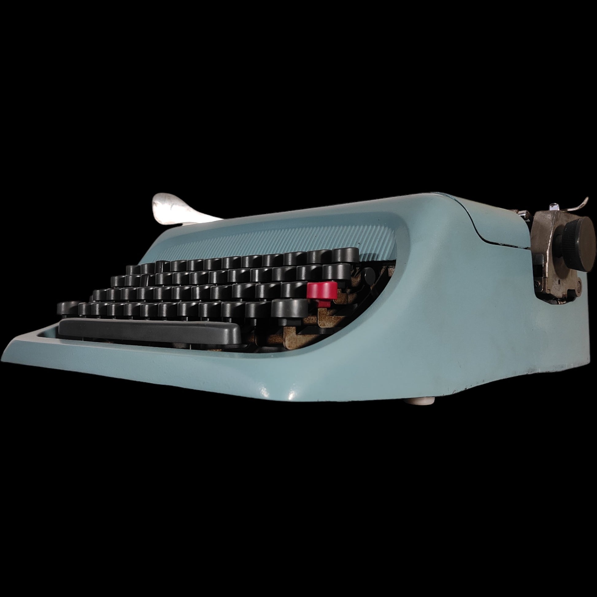 Image of Olivetti Studio 44 Typewriter. Available from universaltypewritercompany.in