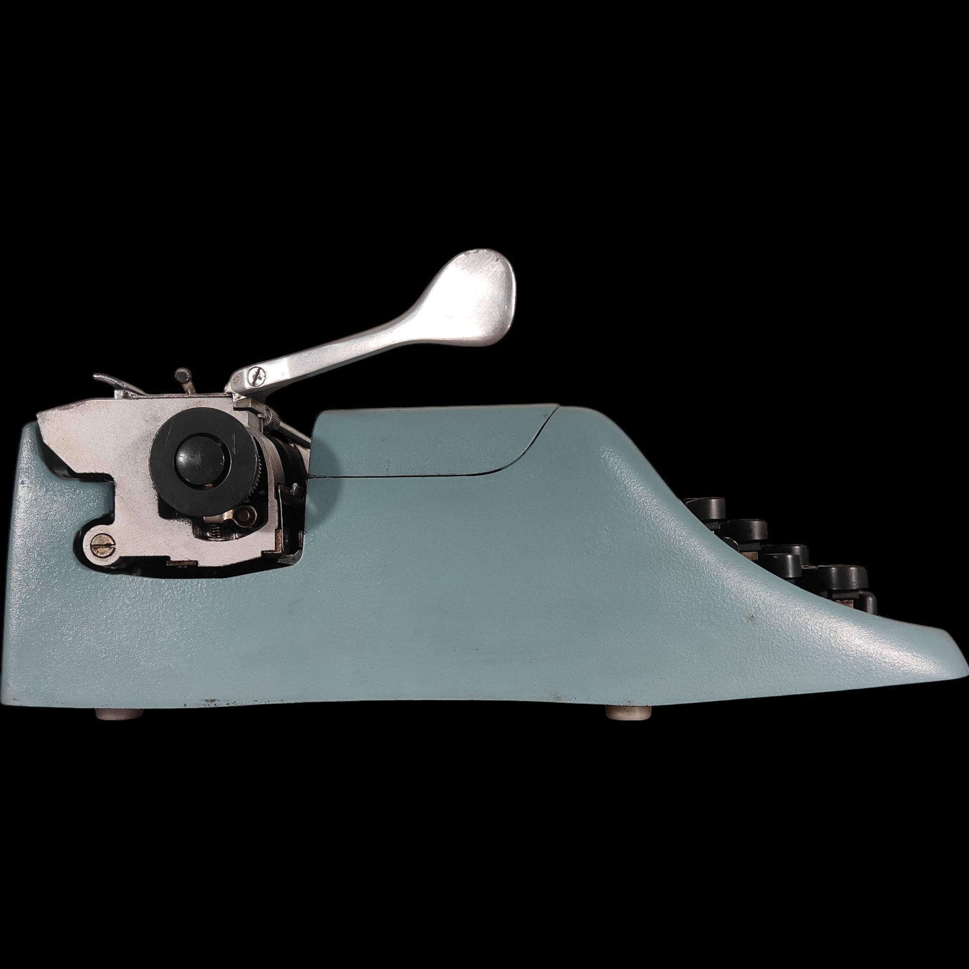 Image of Olivetti Studio 44 Typewriter. Available from universaltypewritercompany.in