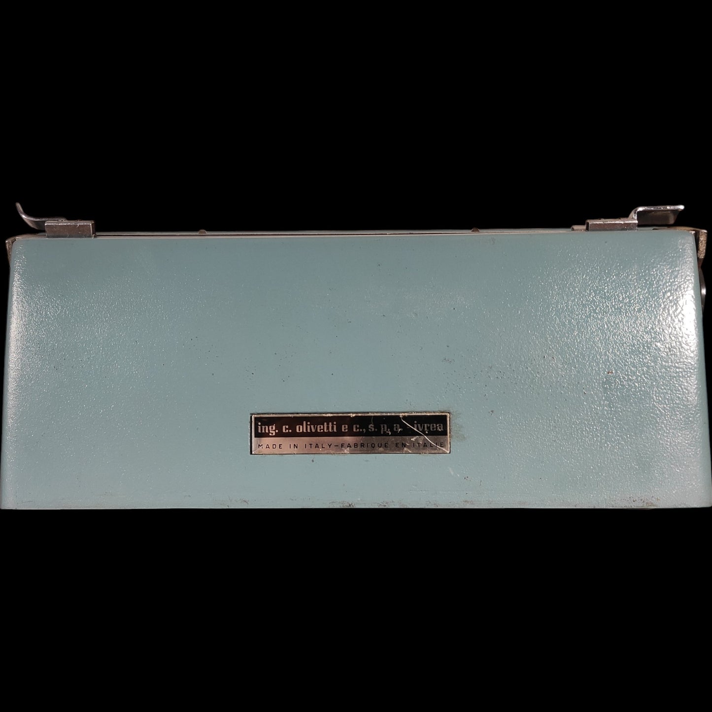 Image of Olivetti Studio 44 Typewriter. Available from universaltypewritercompany.in