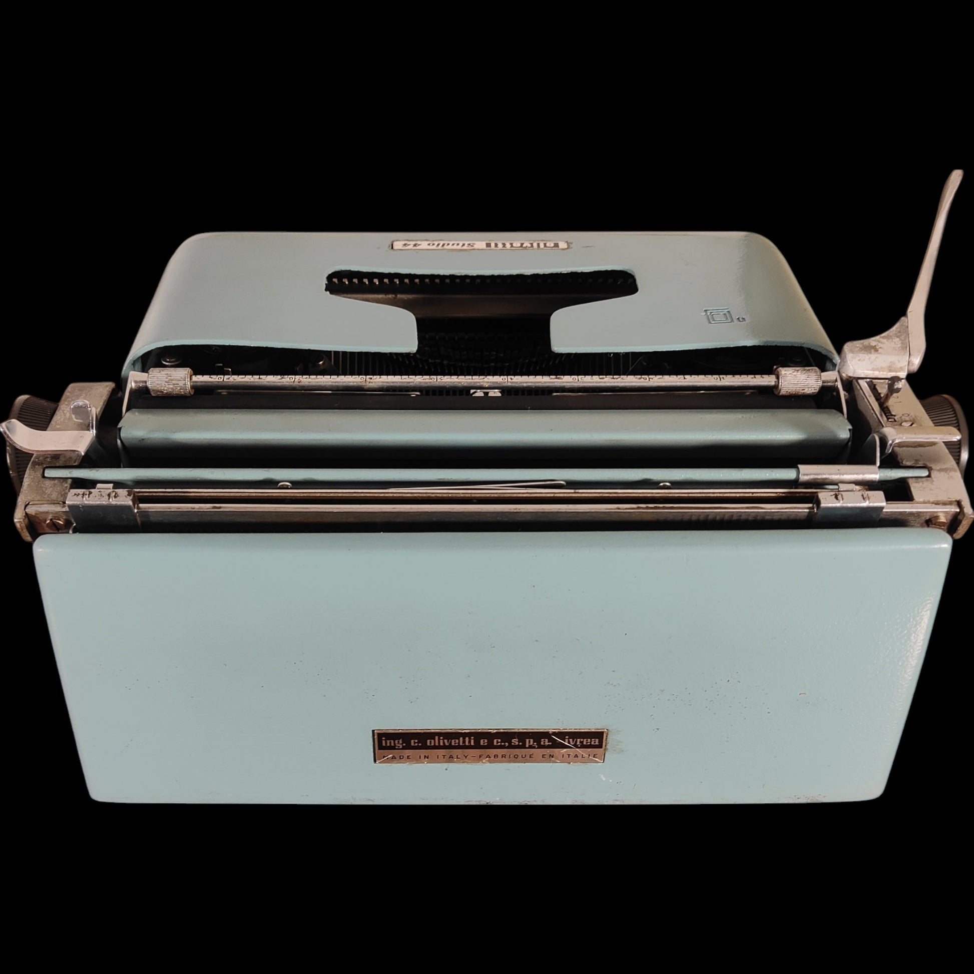 Image of Olivetti Studio 44 Typewriter. Available from universaltypewritercompany.in