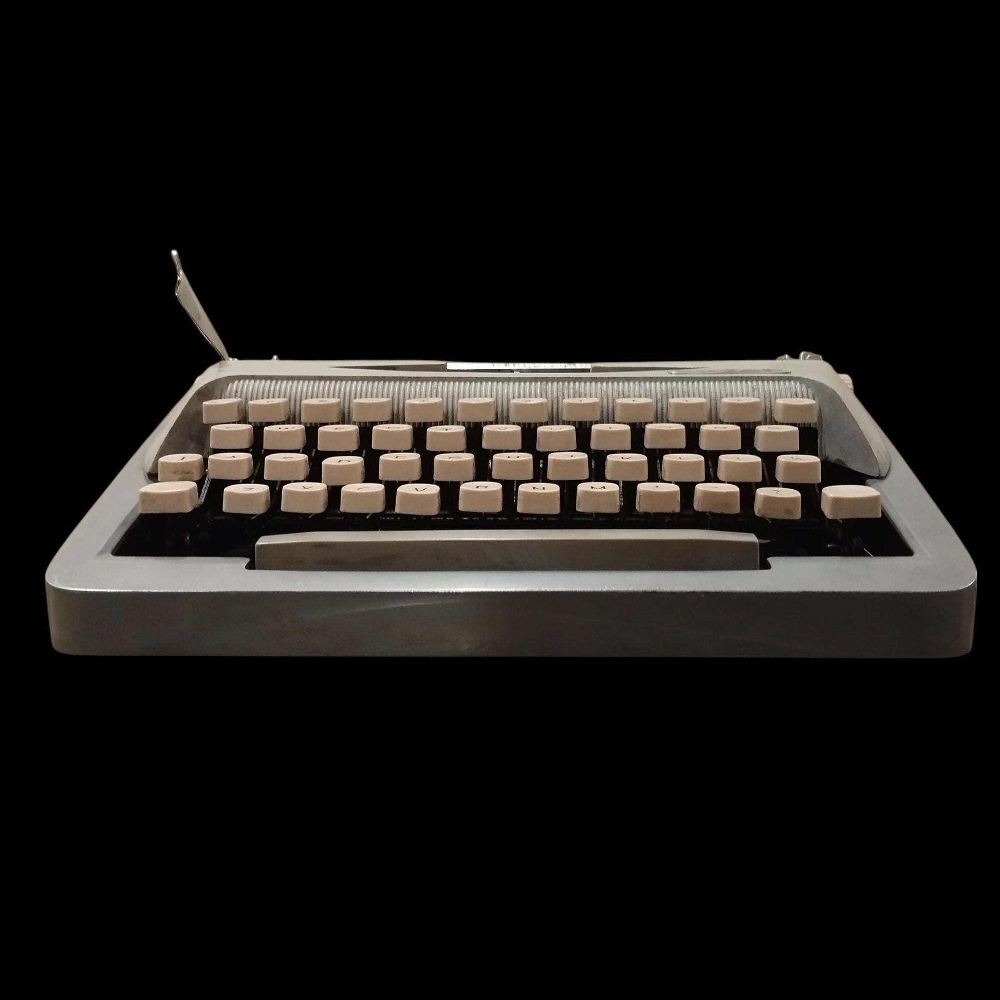 Image of Royal Royalite 120 Typewriter. Available from universaltypewritercompany.in