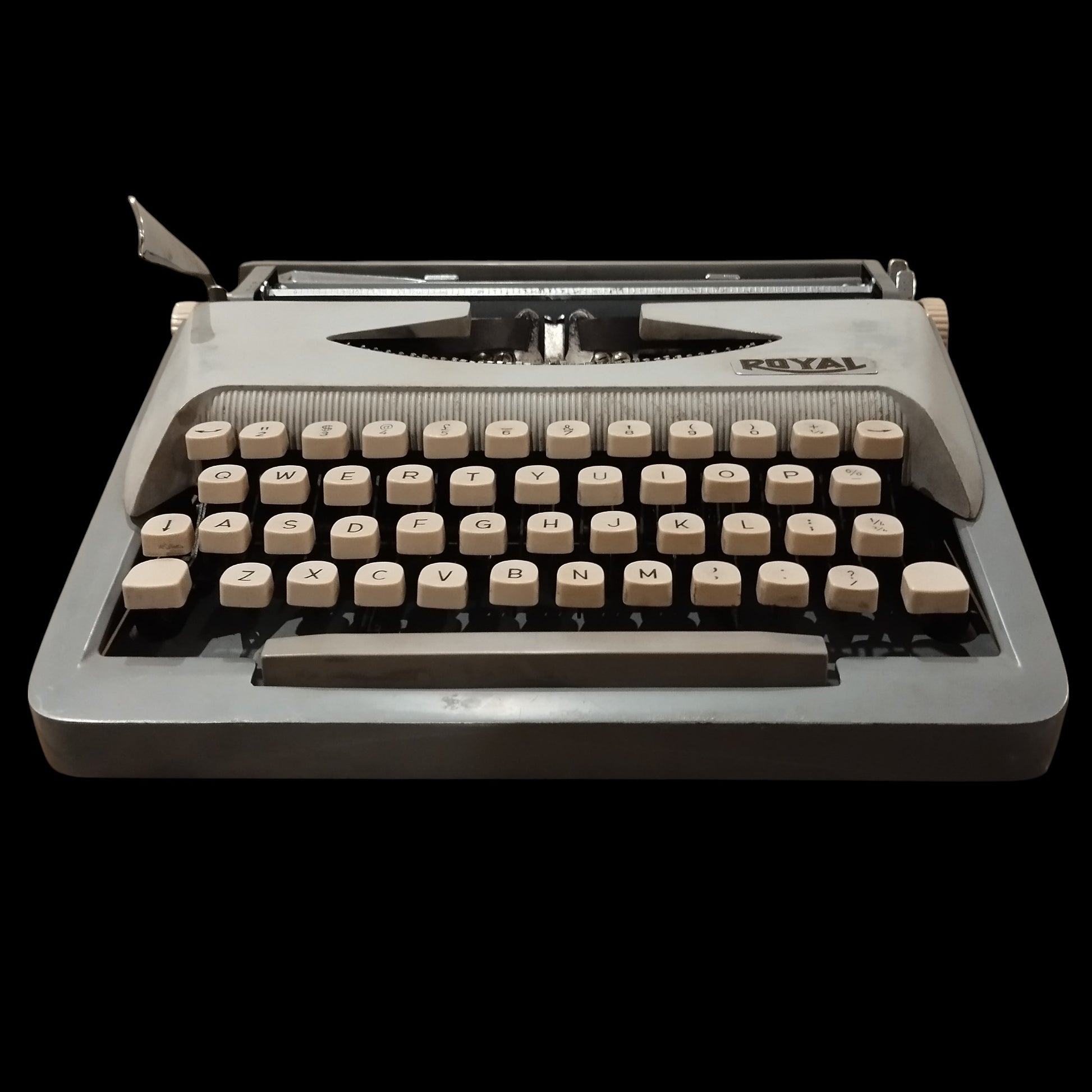 Image of Royal Royalite 120 Typewriter. Available from universaltypewritercompany.in