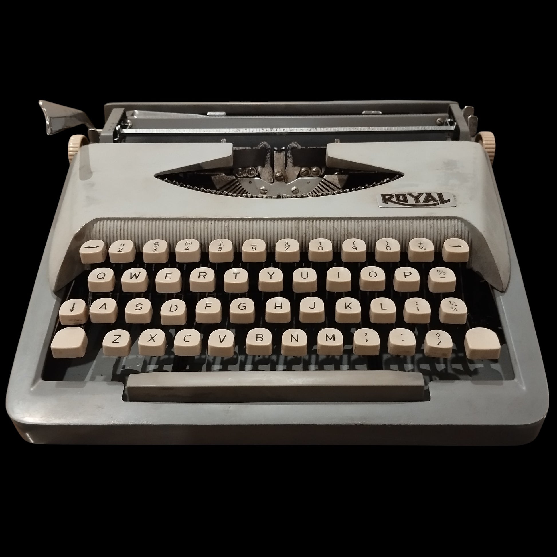 Image of Royal Royalite 120 Typewriter. Available from universaltypewritercompany.in