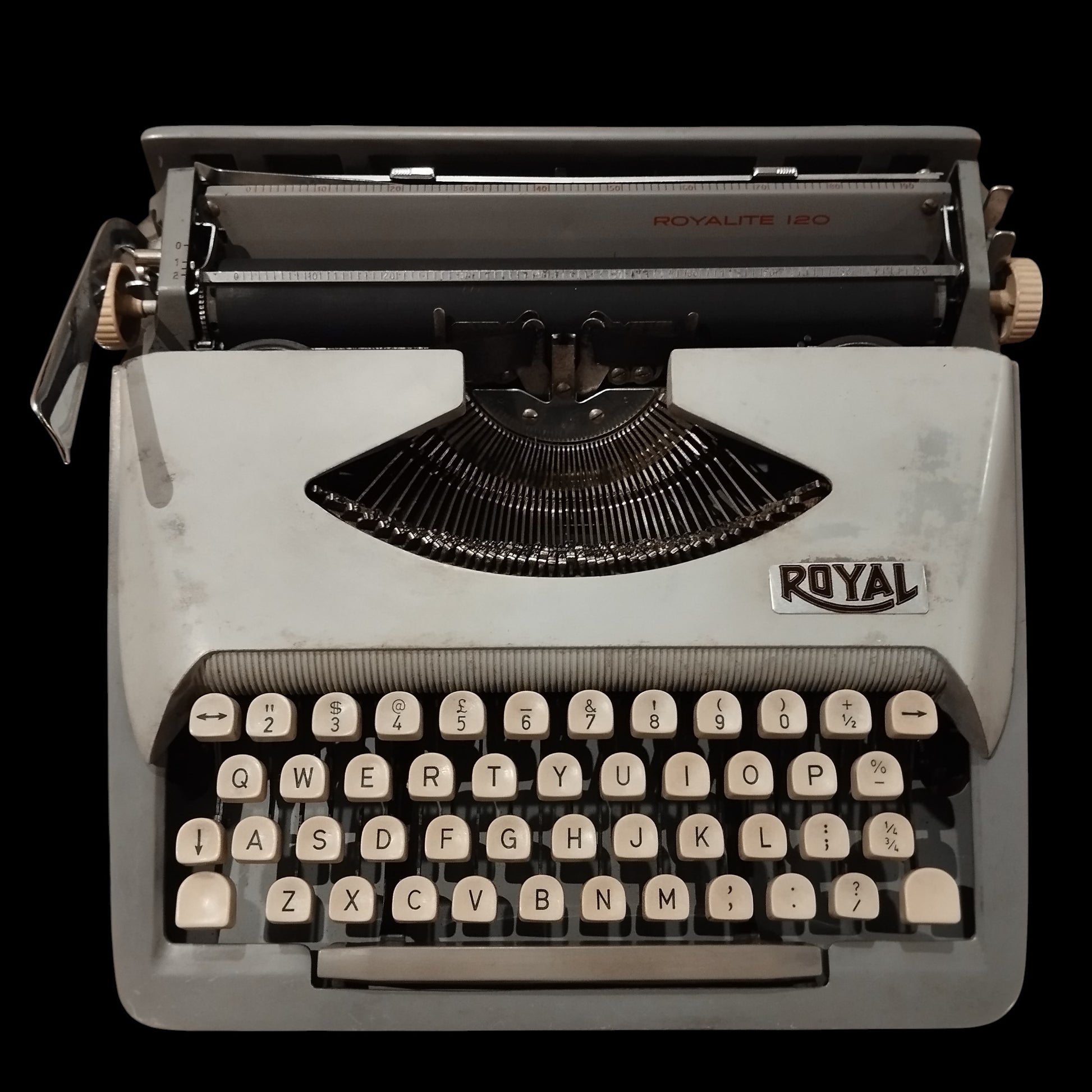 Image of Royal Royalite 120 Typewriter. Available from universaltypewritercompany.in