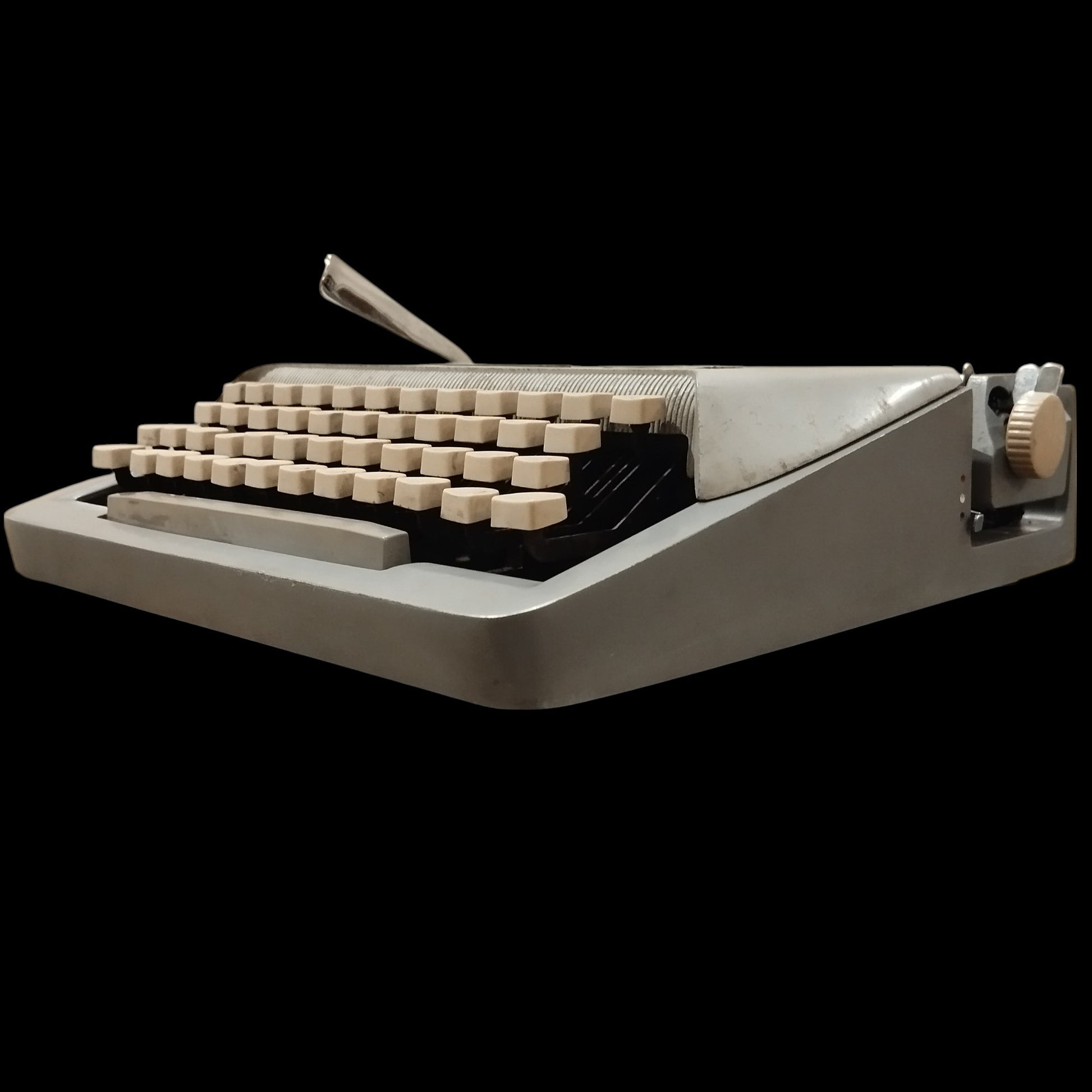 Image of Royal Royalite 120 Typewriter. Available from universaltypewritercompany.in