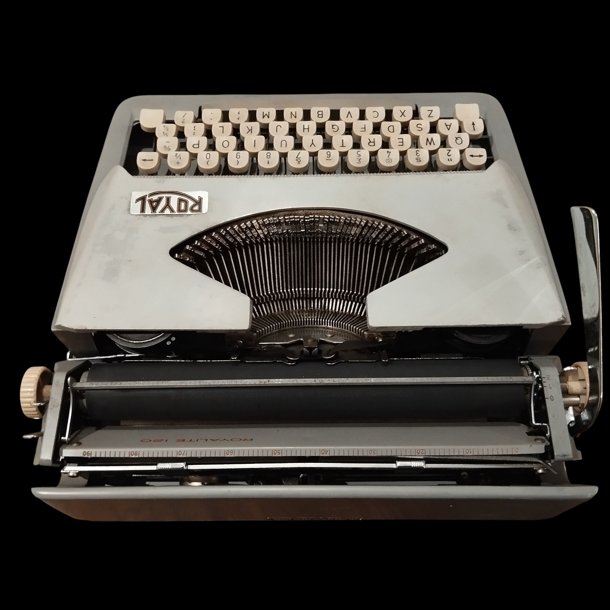 Image of Royal Royalite 120 Typewriter. Available from universaltypewritercompany.in