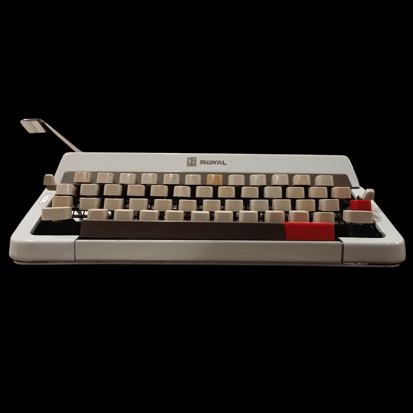 Image of Royal 204 Typewriter. Available from universaltypewritercompany.in