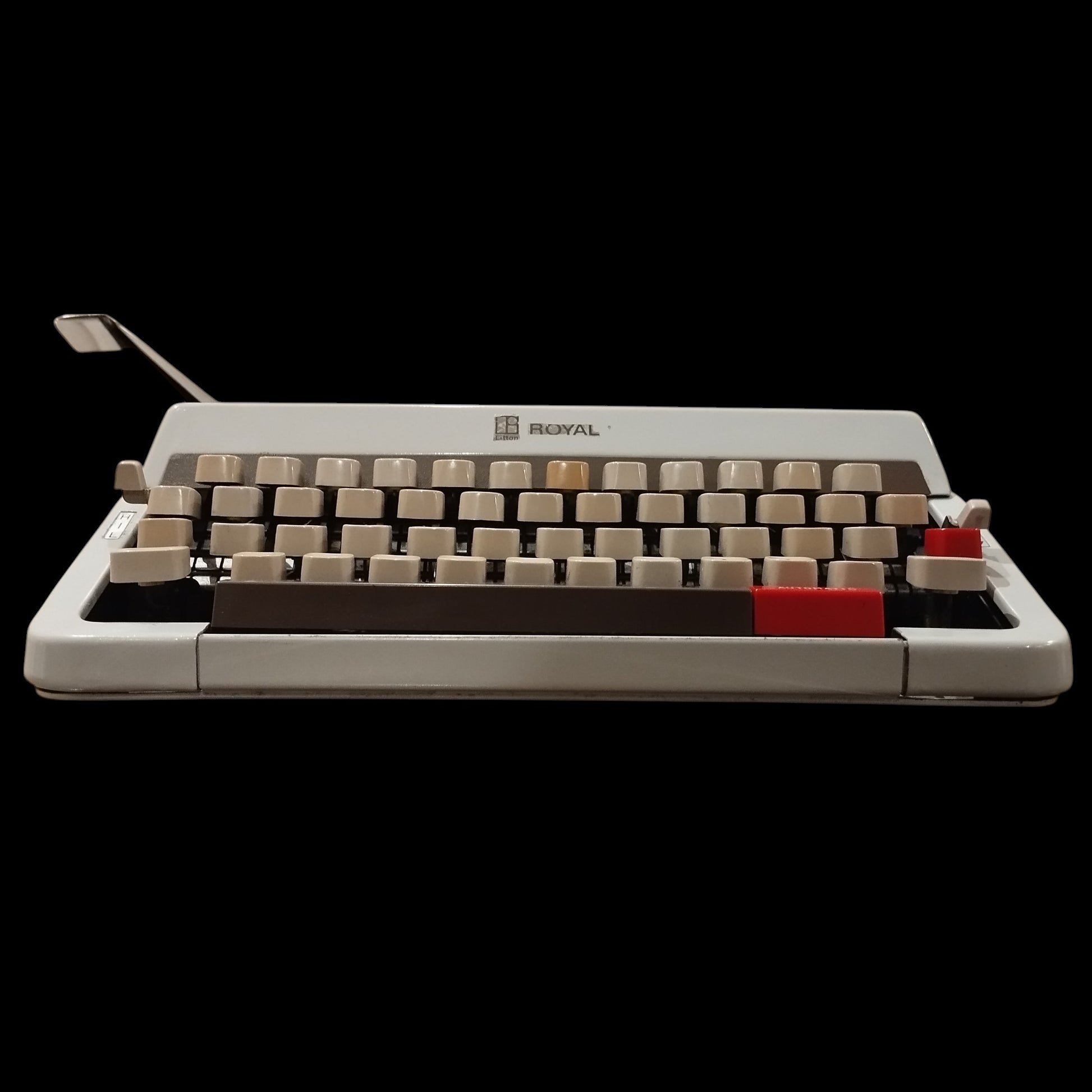 Image of Royal 204 Typewriter. Available from universaltypewritercompany.in