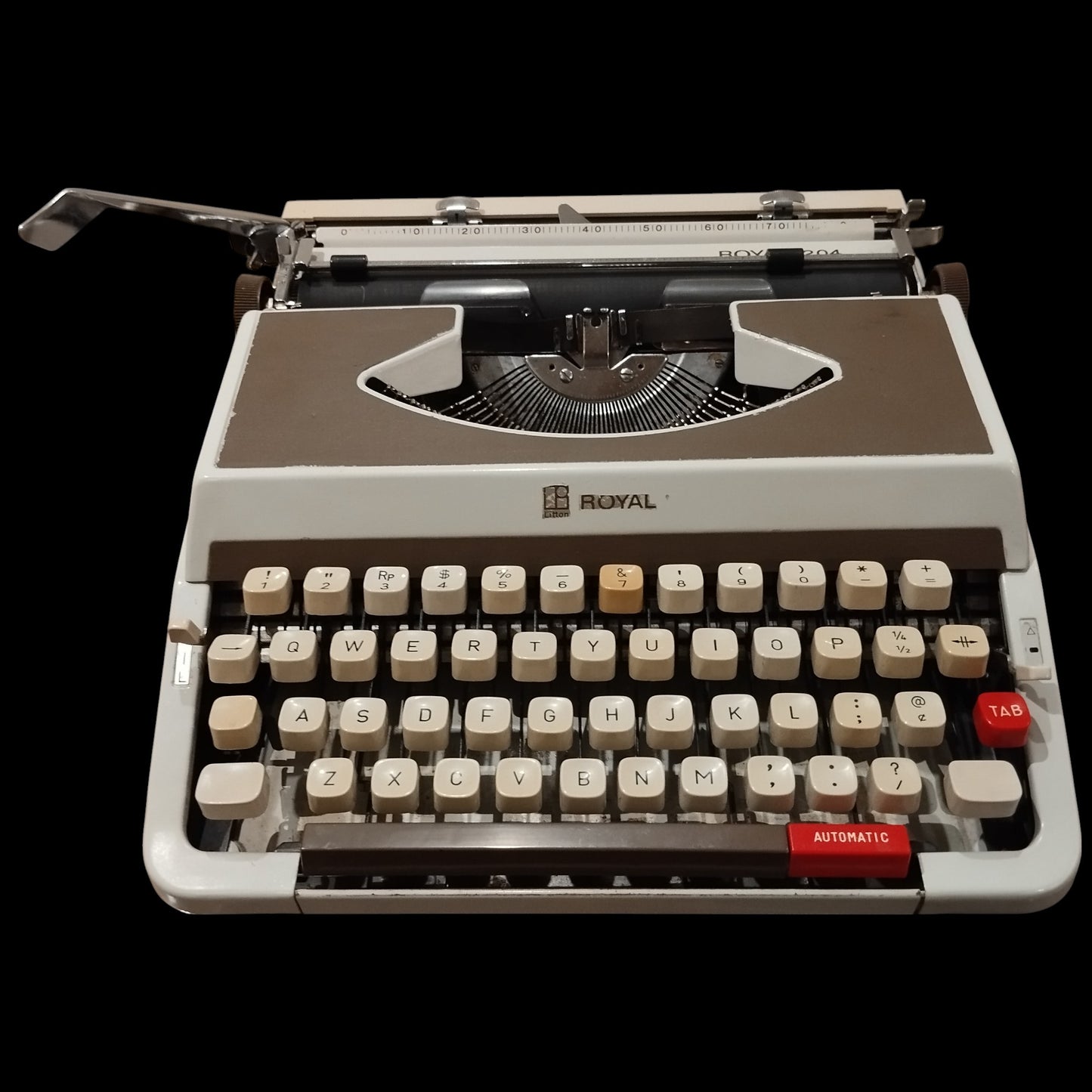 Image of Royal 204 Typewriter. Available from universaltypewritercompany.in