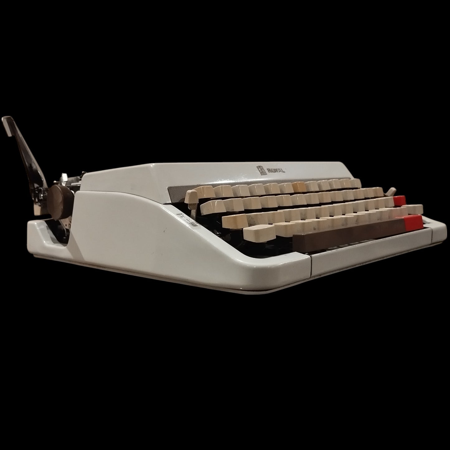 Image of Royal 204 Typewriter. Available from universaltypewritercompany.in