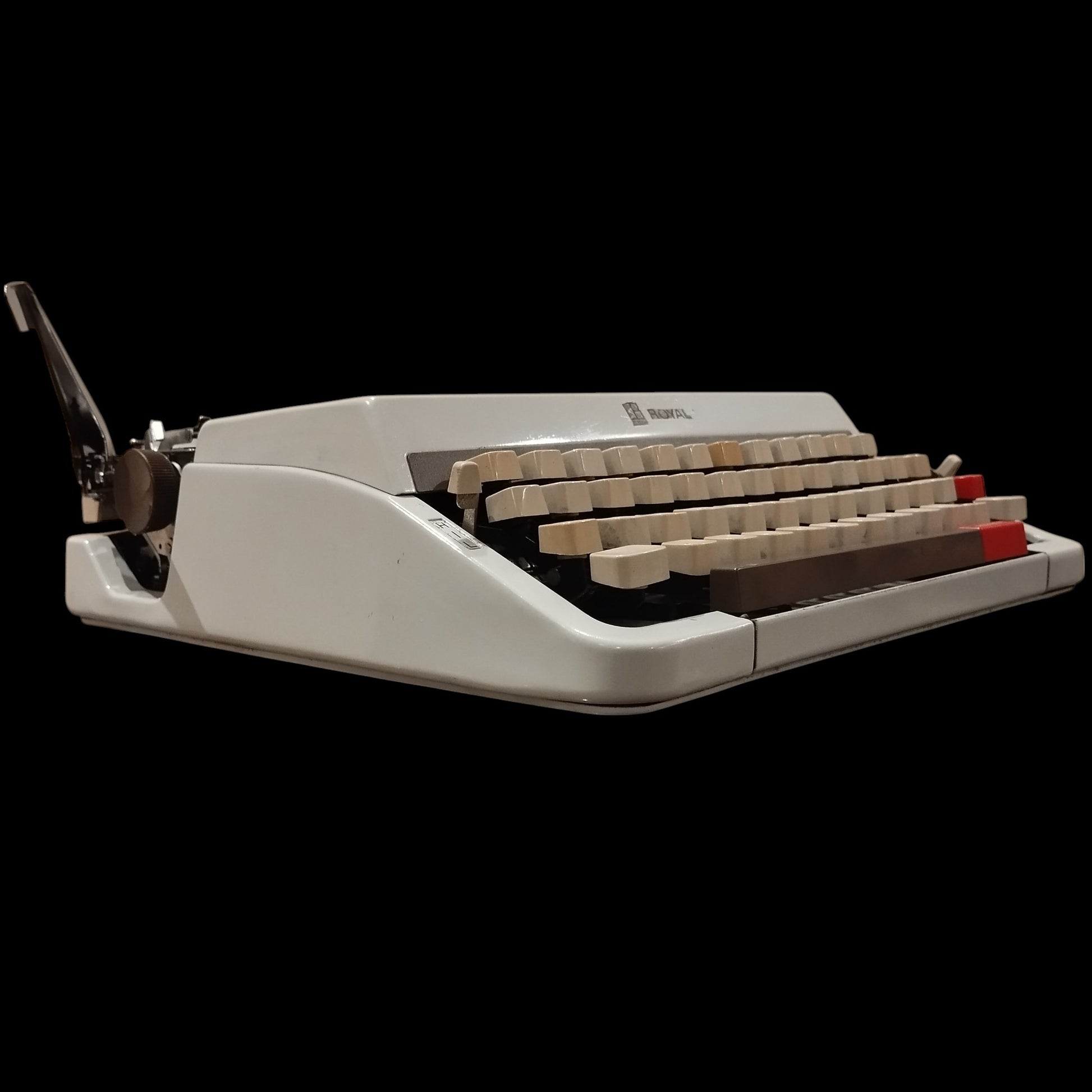 Image of Royal 204 Typewriter. Available from universaltypewritercompany.in