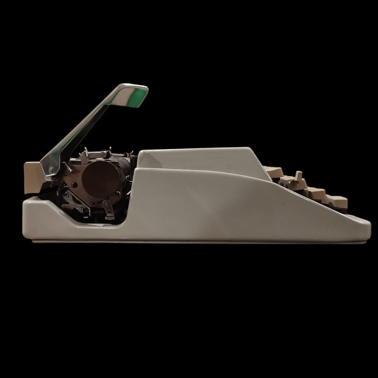Image of Royal 204 Typewriter. Available from universaltypewritercompany.in
