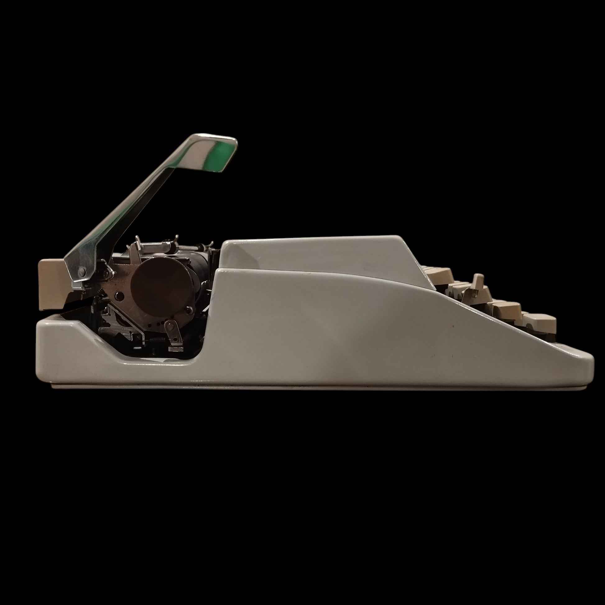 Image of Royal 204 Typewriter. Available from universaltypewritercompany.in