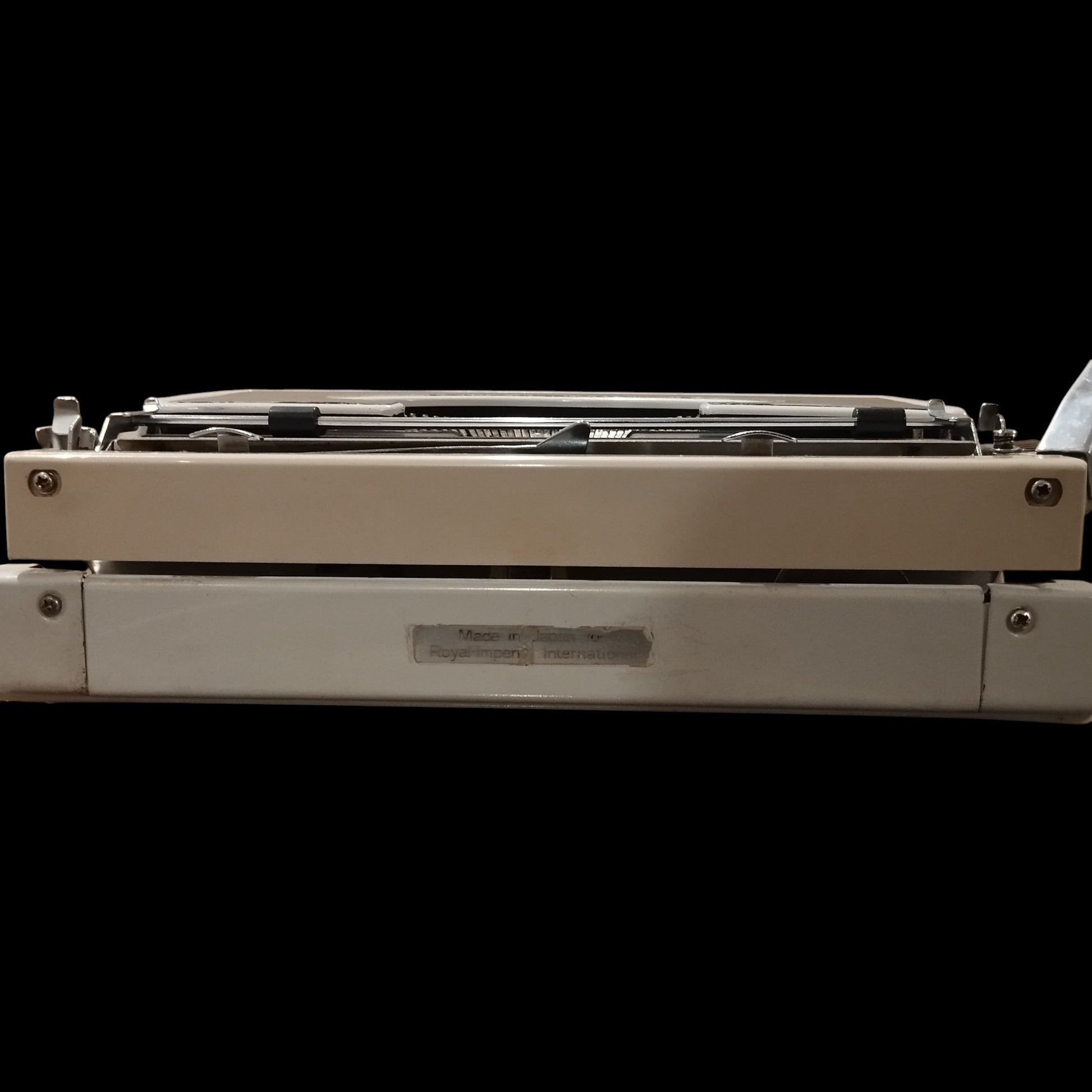 Image of Royal 204 Typewriter. Available from universaltypewritercompany.in