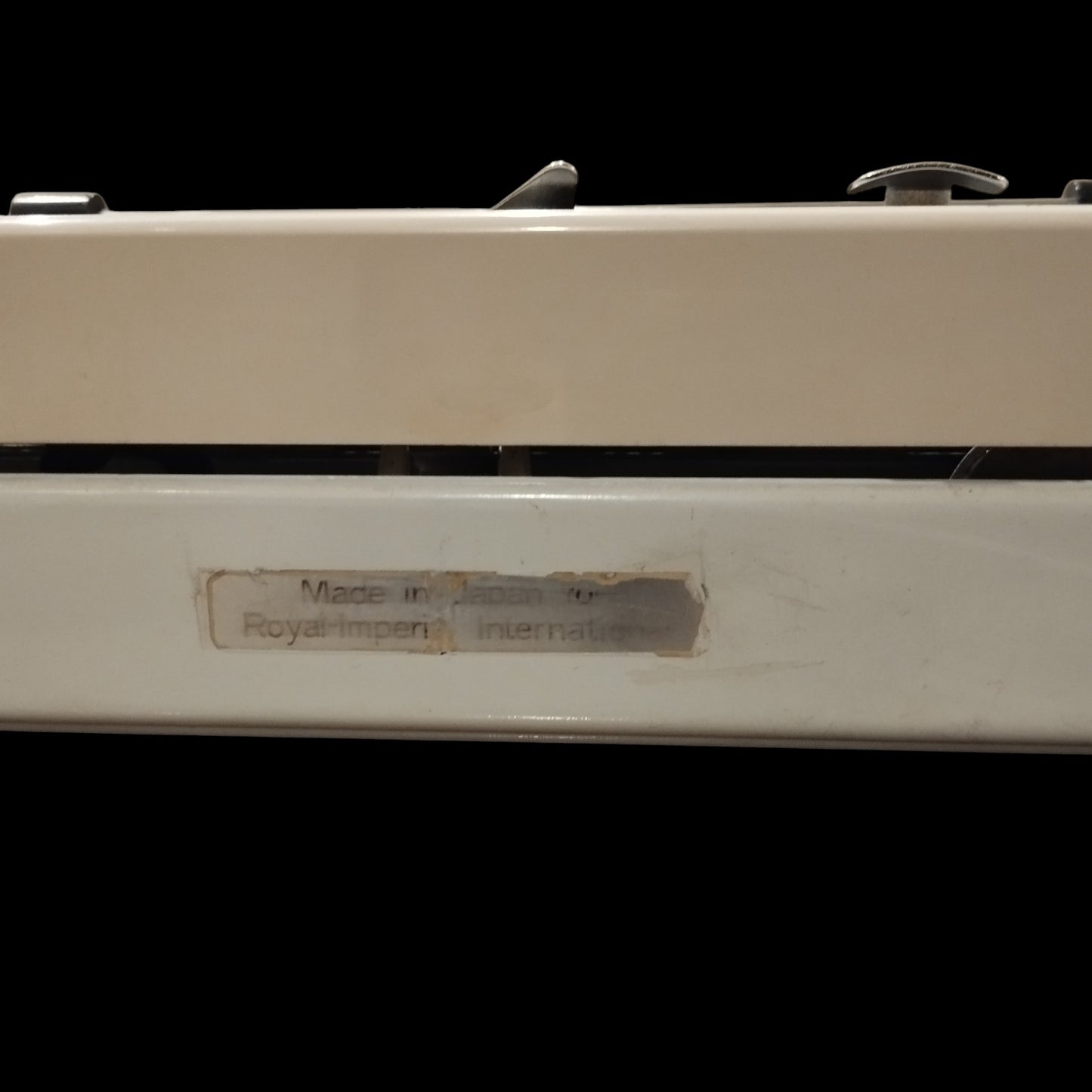 Image of Royal 204 Typewriter. Available from universaltypewritercompany.in