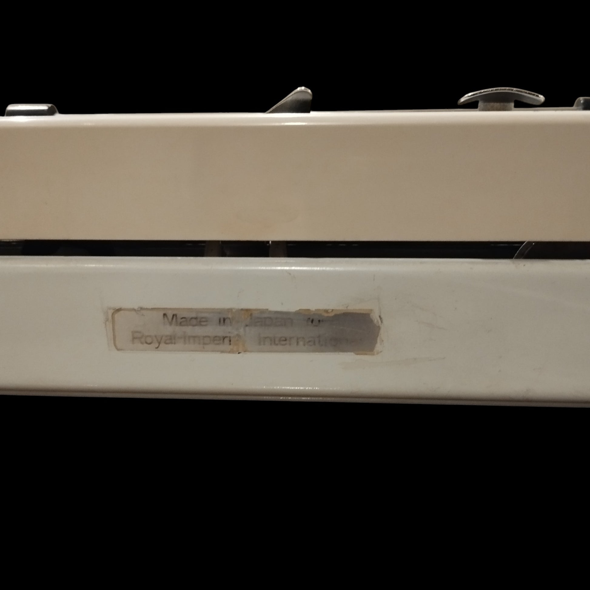 Image of Royal 204 Typewriter. Available from universaltypewritercompany.in