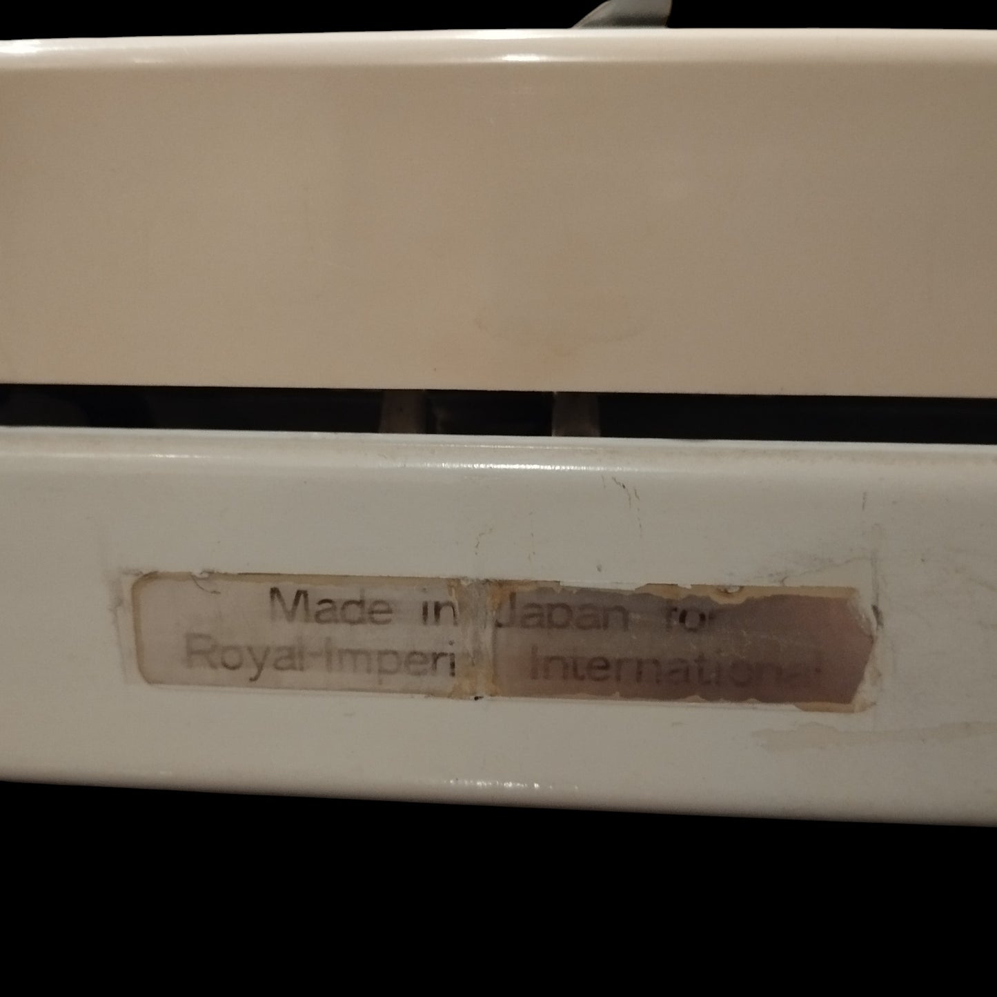 Image of Royal 204 Typewriter. Available from universaltypewritercompany.in