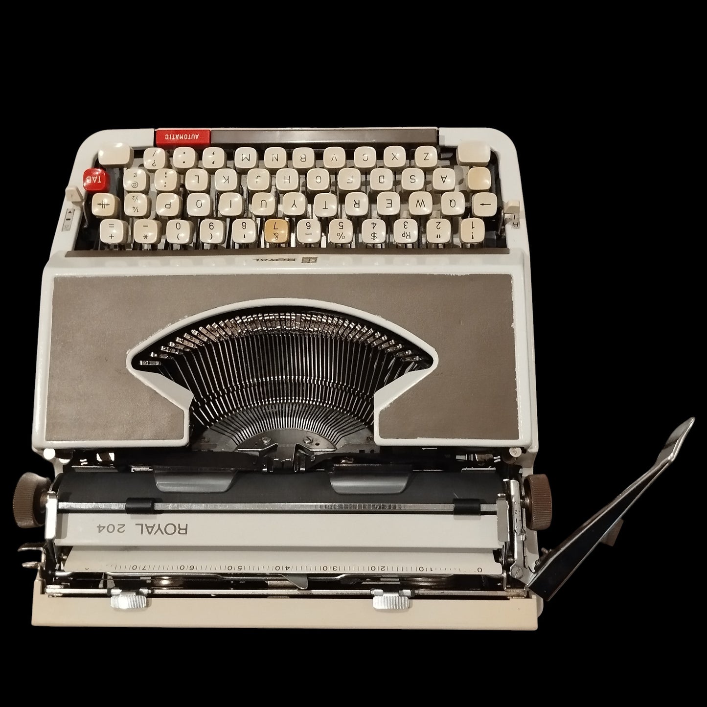 Image of Royal 204 Typewriter. Available from universaltypewritercompany.in