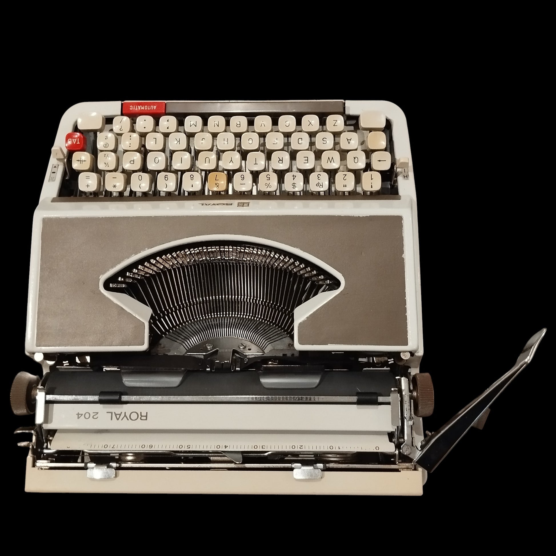 Image of Royal 204 Typewriter. Available from universaltypewritercompany.in