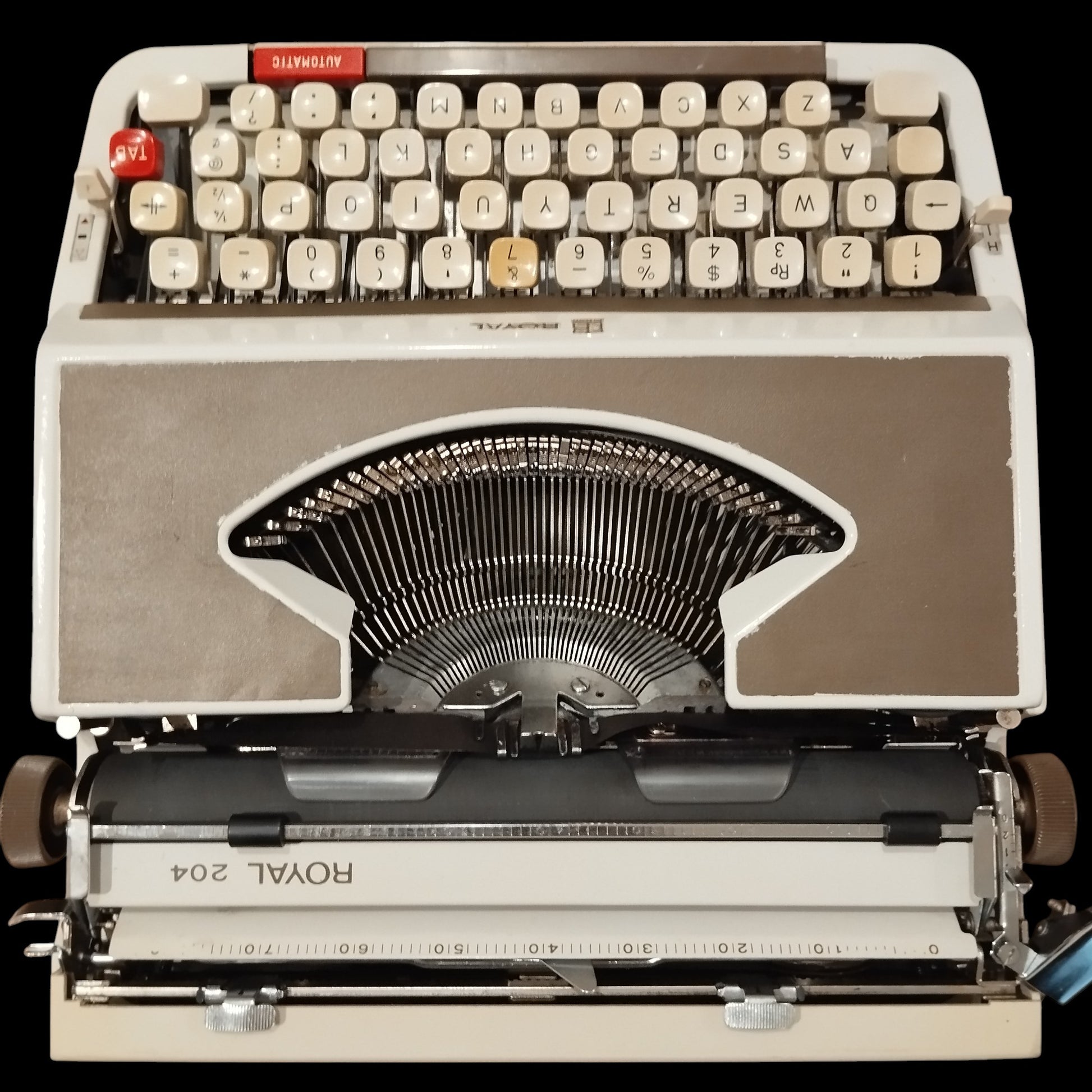Image of Royal 204 Typewriter. Available from universaltypewritercompany.in
