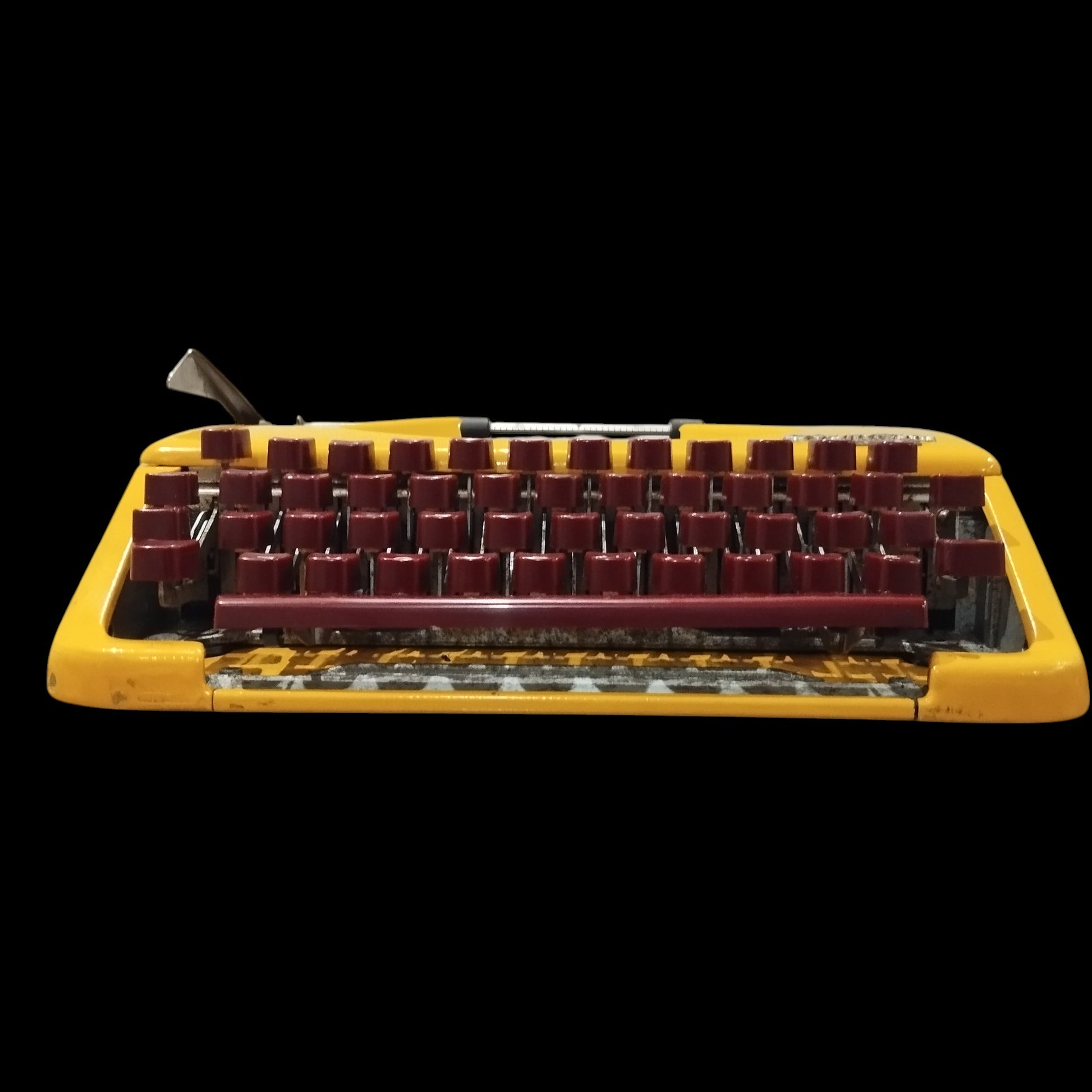 Image of Olympia Splendid 33 Typewriter. Available from universaltypewritercompany.in