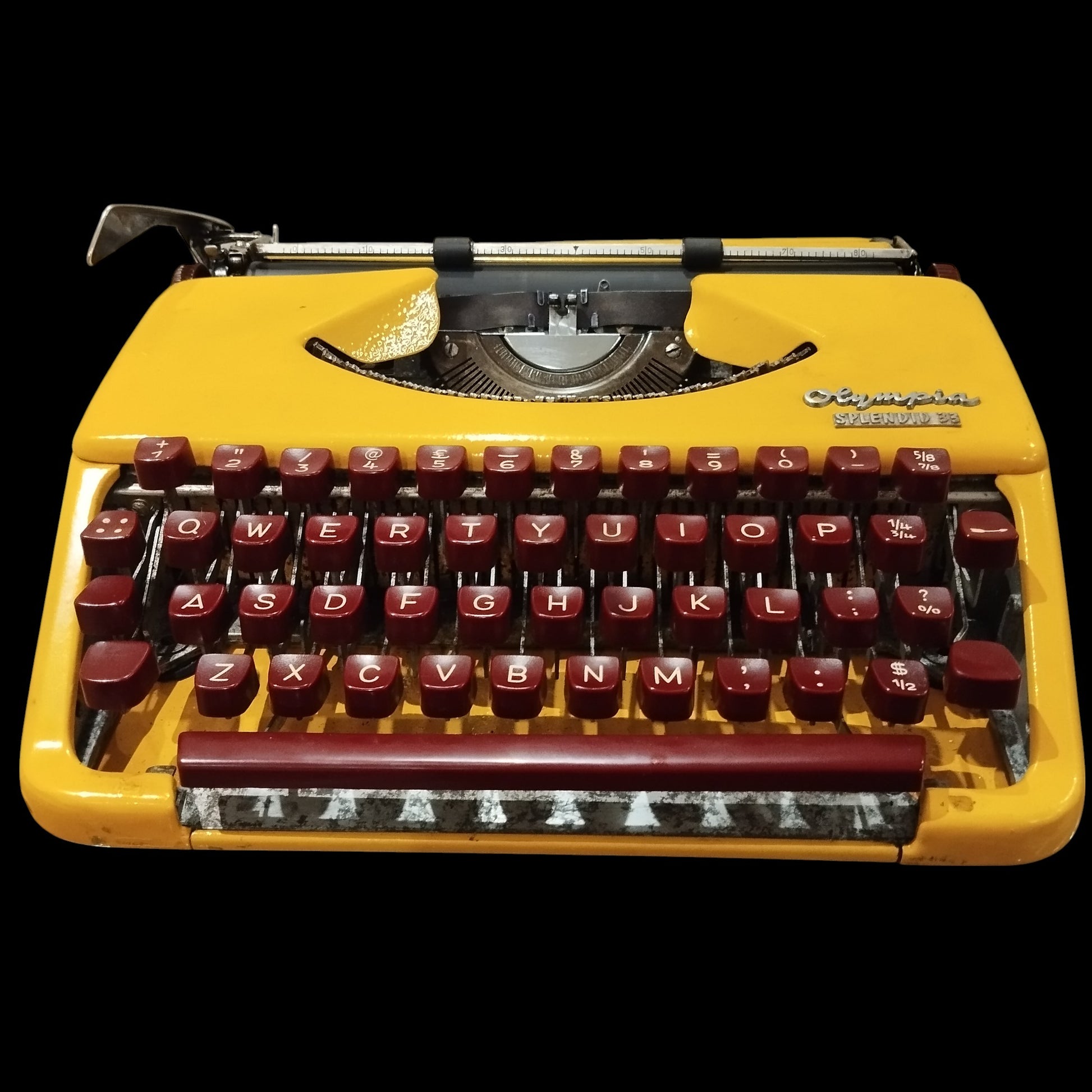 Image of Olympia Splendid 33 Typewriter. Available from universaltypewritercompany.in
