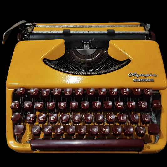 Image of Olympia Splendid 33 Typewriter. Available from universaltypewritercompany.in