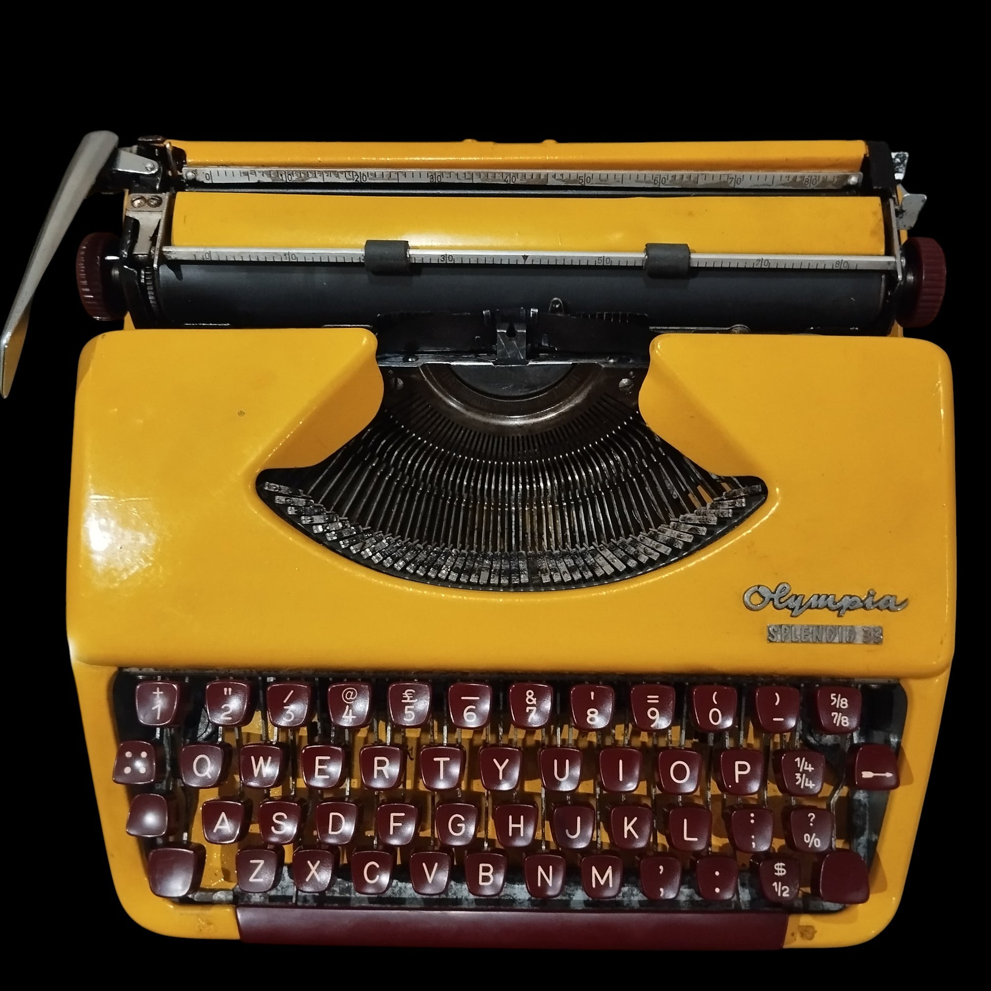 Image of Olympia Splendid 33 Typewriter. Available from universaltypewritercompany.in