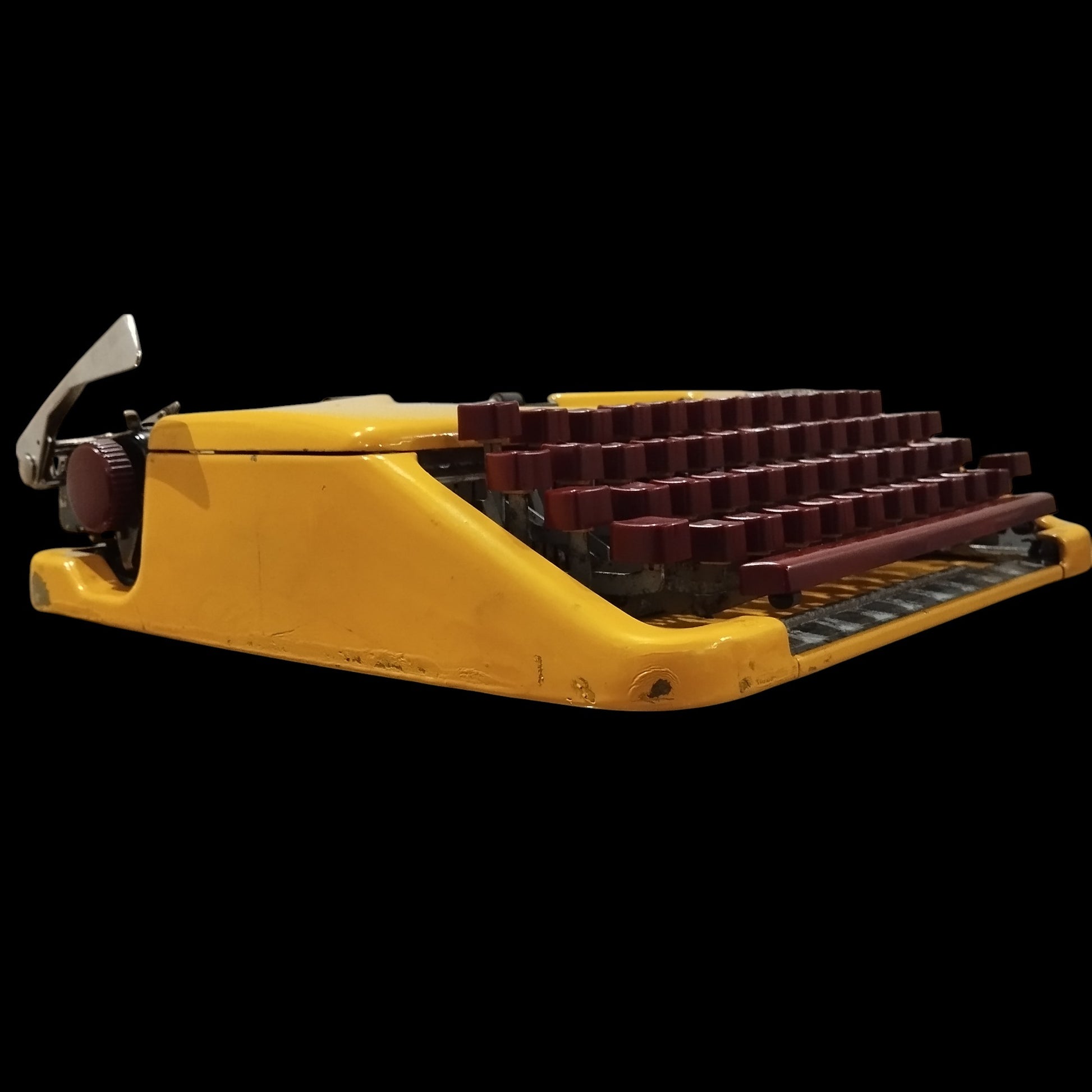 Image of Olympia Splendid 33 Typewriter. Available from universaltypewritercompany.in