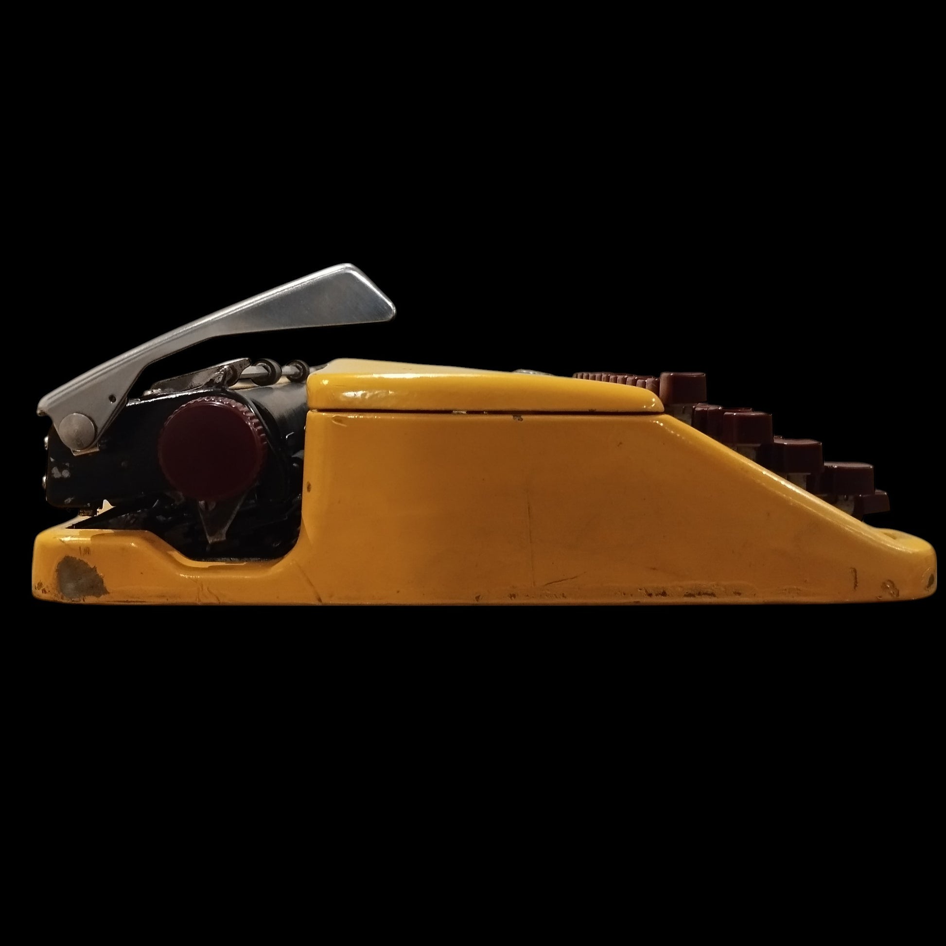 Image of Olympia Splendid 33 Typewriter. Available from universaltypewritercompany.in