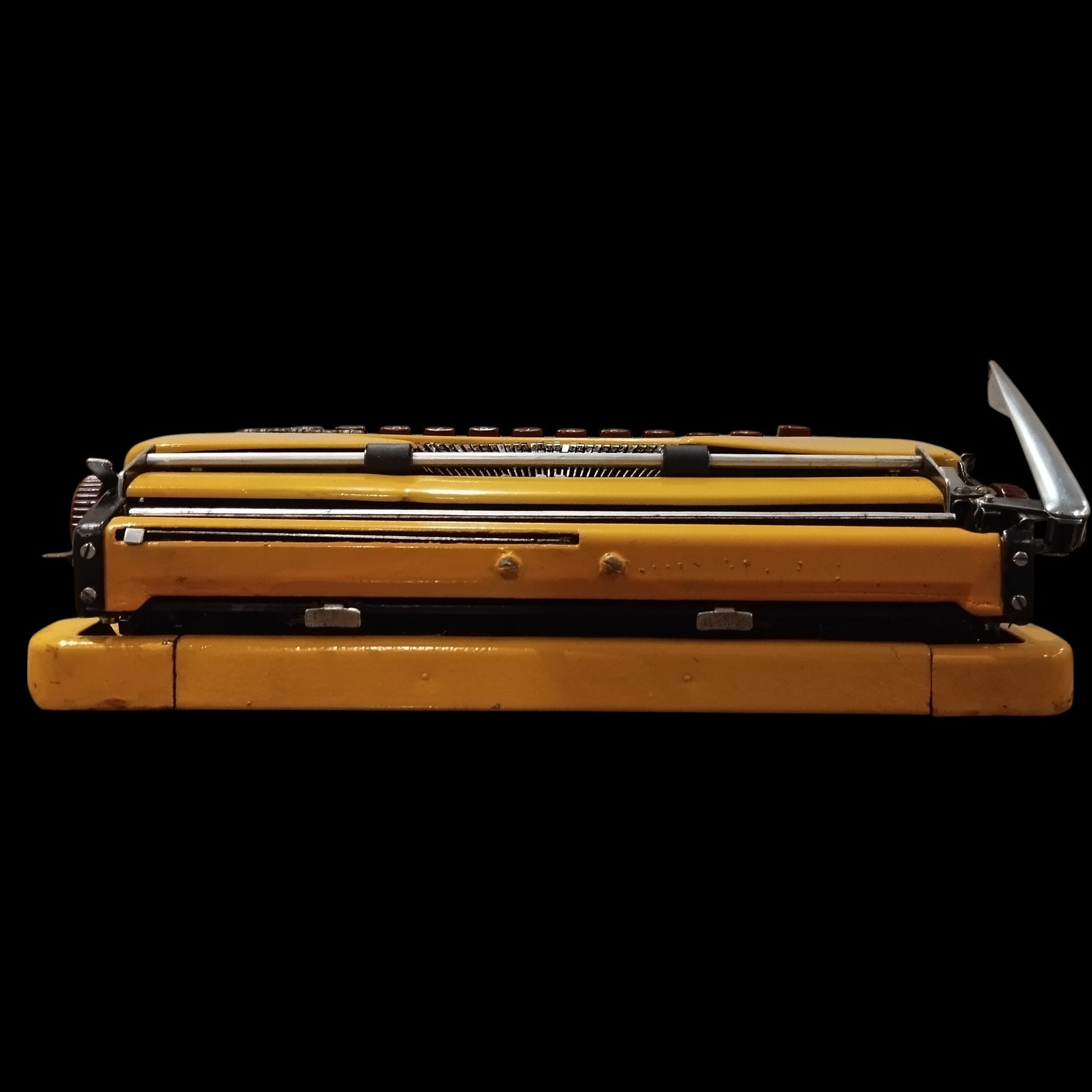Image of Olympia Splendid 33 Typewriter. Available from universaltypewritercompany.in