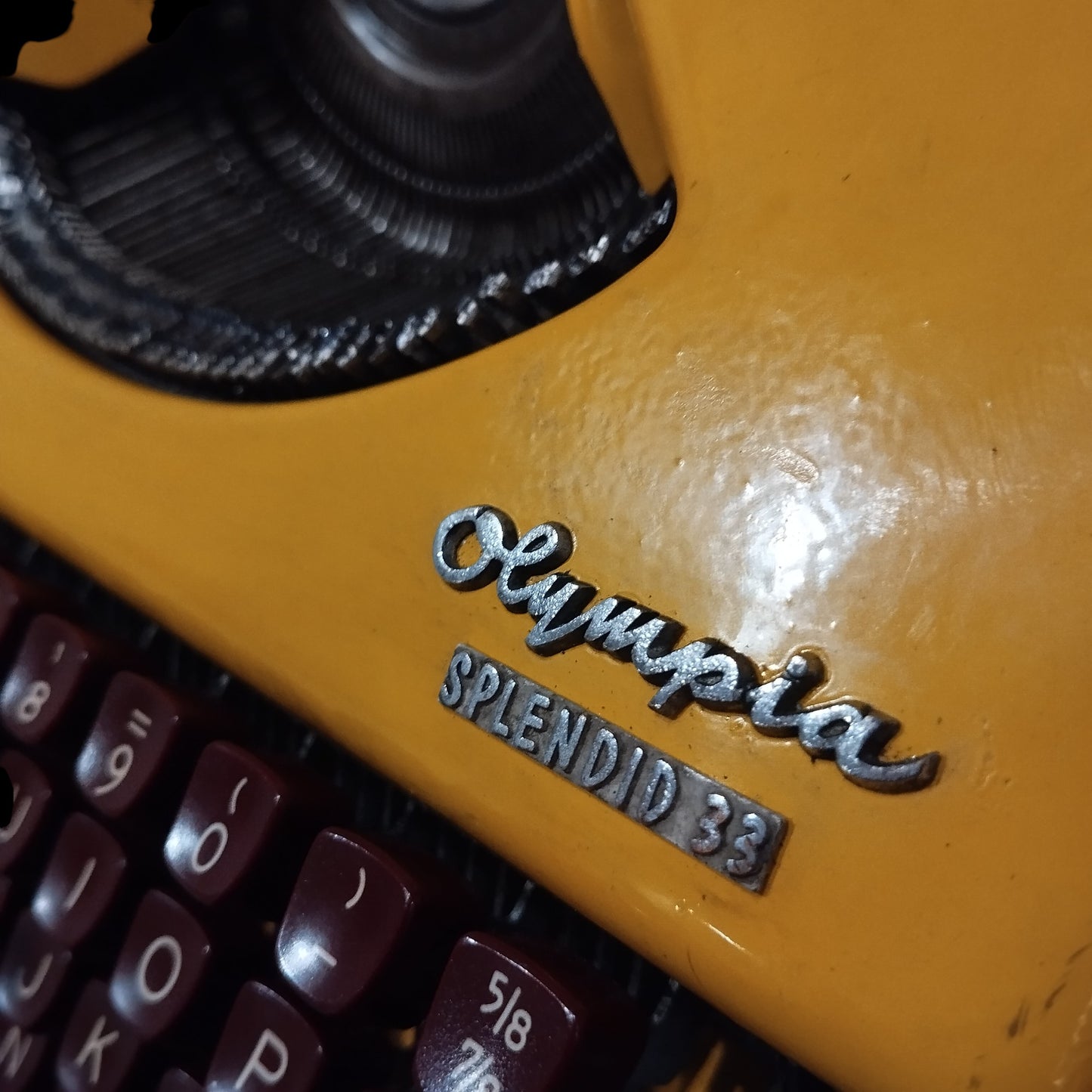 Image of Olympia Splendid 33 Typewriter. Available from universaltypewritercompany.in