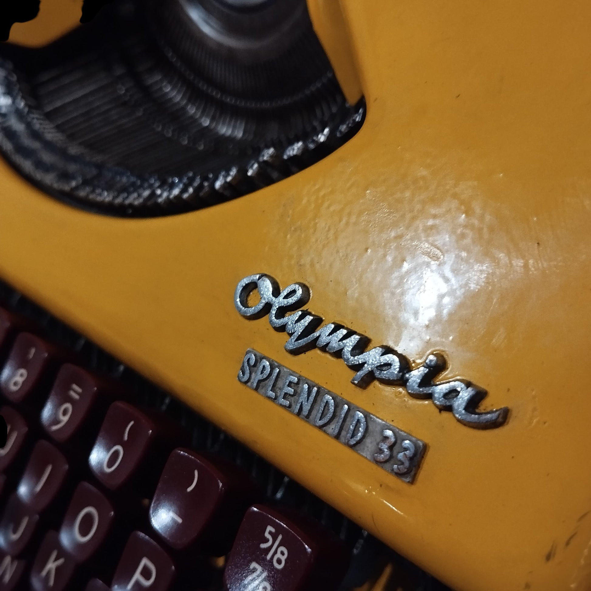 Image of Olympia Splendid 33 Typewriter. Available from universaltypewritercompany.in