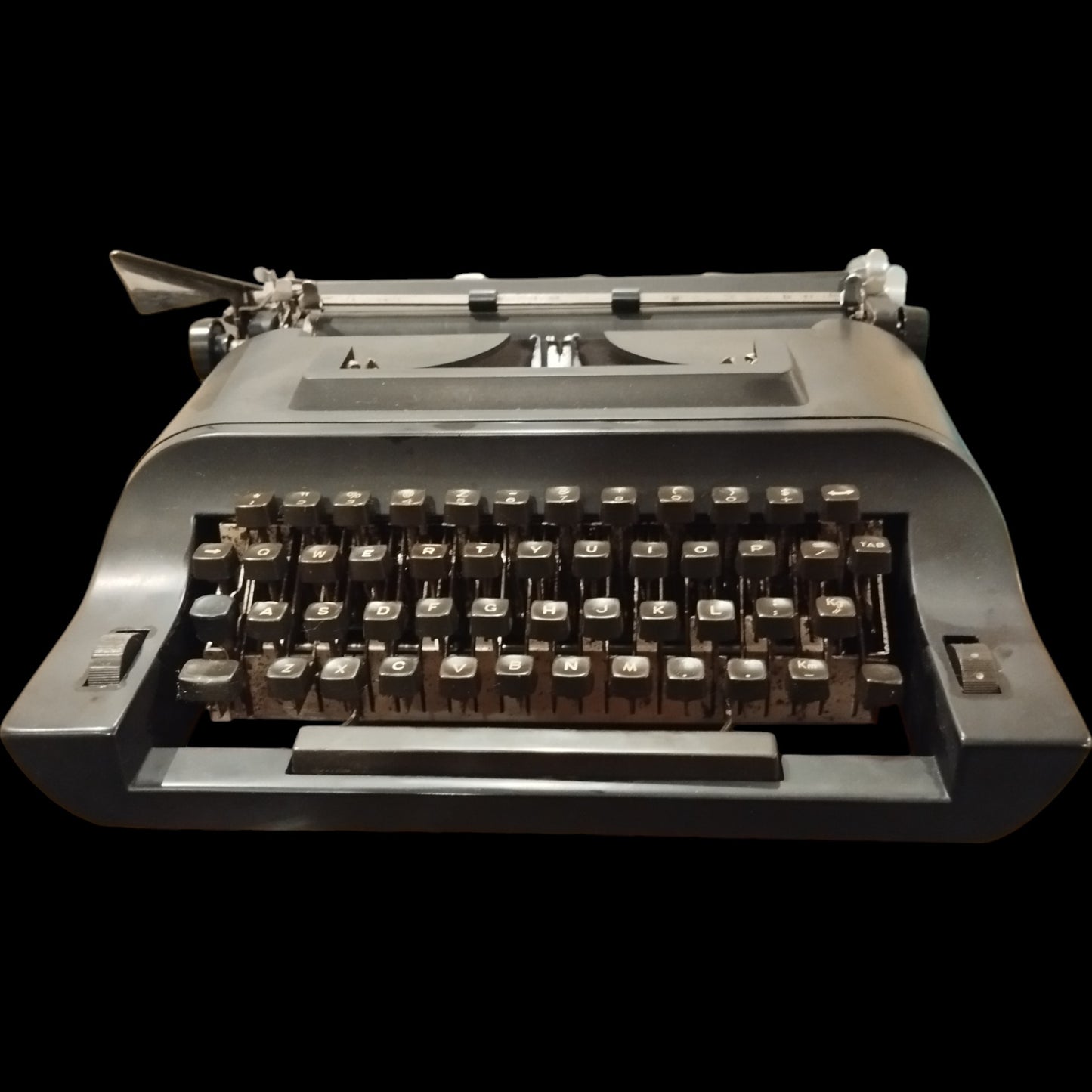 Image of Remington 20 Typewriter. Available from universaltypewritercompany.in