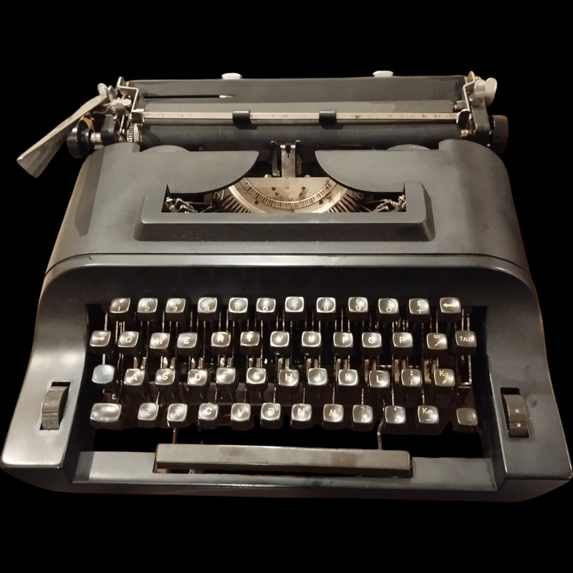 Image of Remington 20 Typewriter. Available from universaltypewritercompany.in