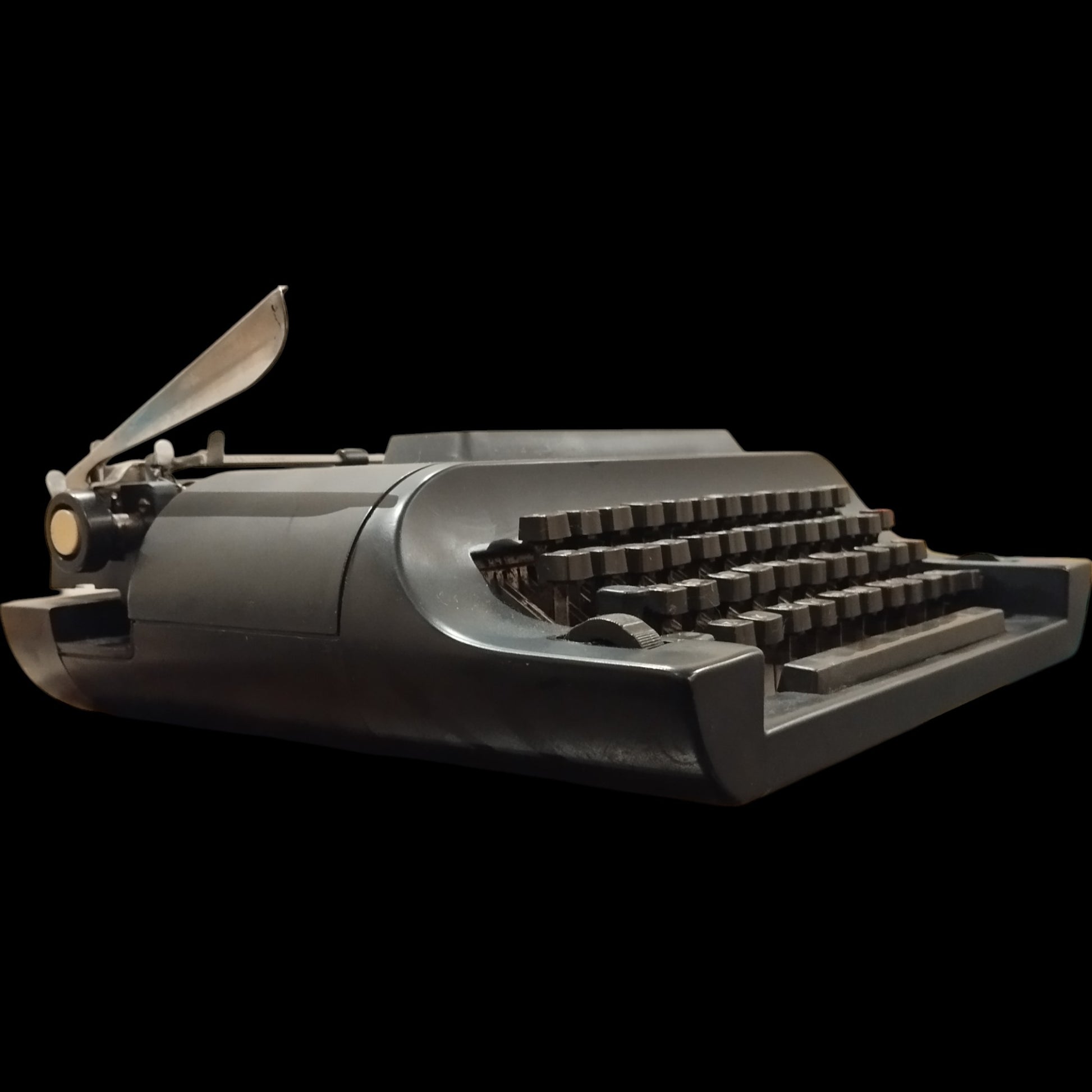 Image of Remington 20 Typewriter. Available from universaltypewritercompany.in