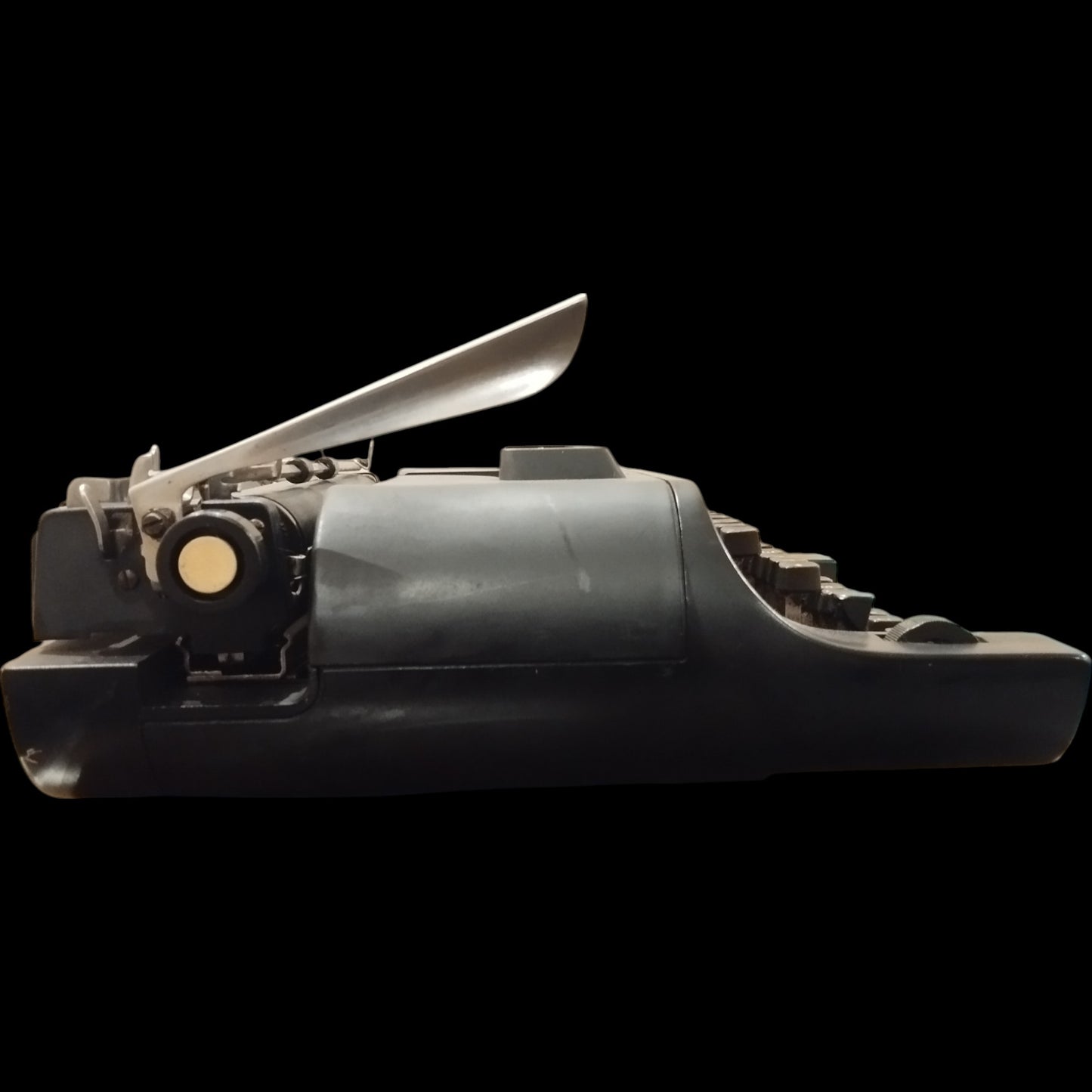 Image of Remington 20 Typewriter. Available from universaltypewritercompany.in