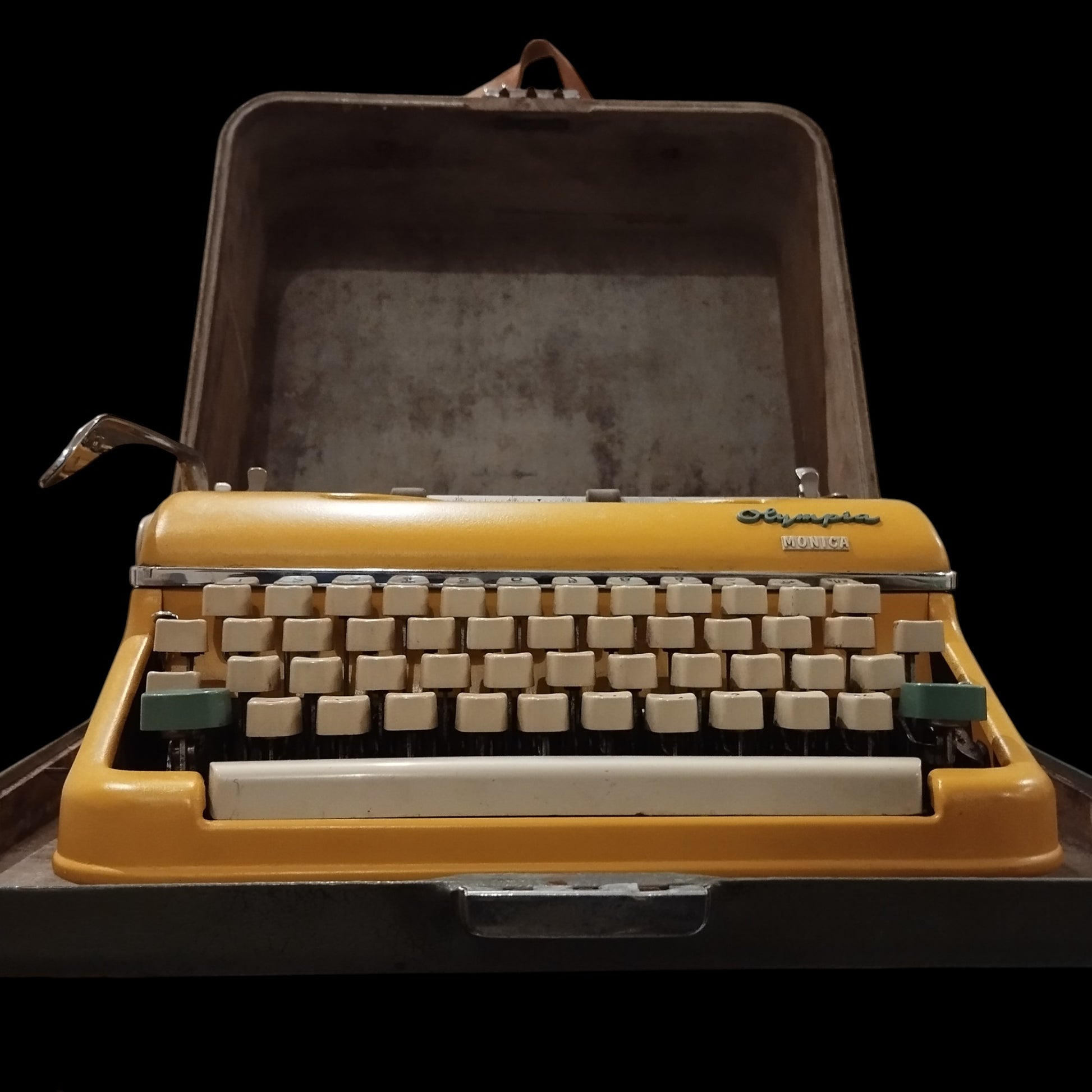 Image of Olympia Monica Typewriter. Available from universaltypewritercompany.in