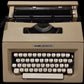Image of Olivetti Lettera 25 Typewriter. Available at universaltypewritercompany.in