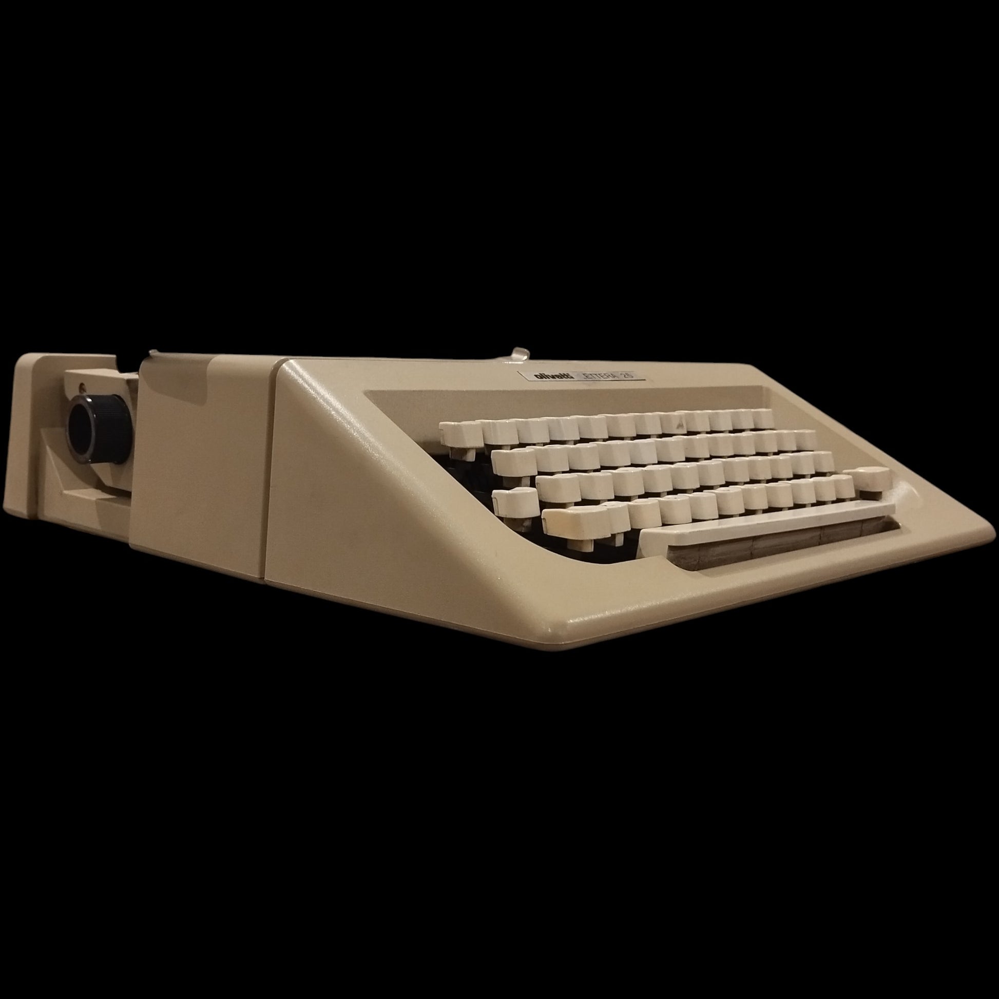 Image of Olivetti Lettera 25 Typewriter. Available at universaltypewritercompany.in