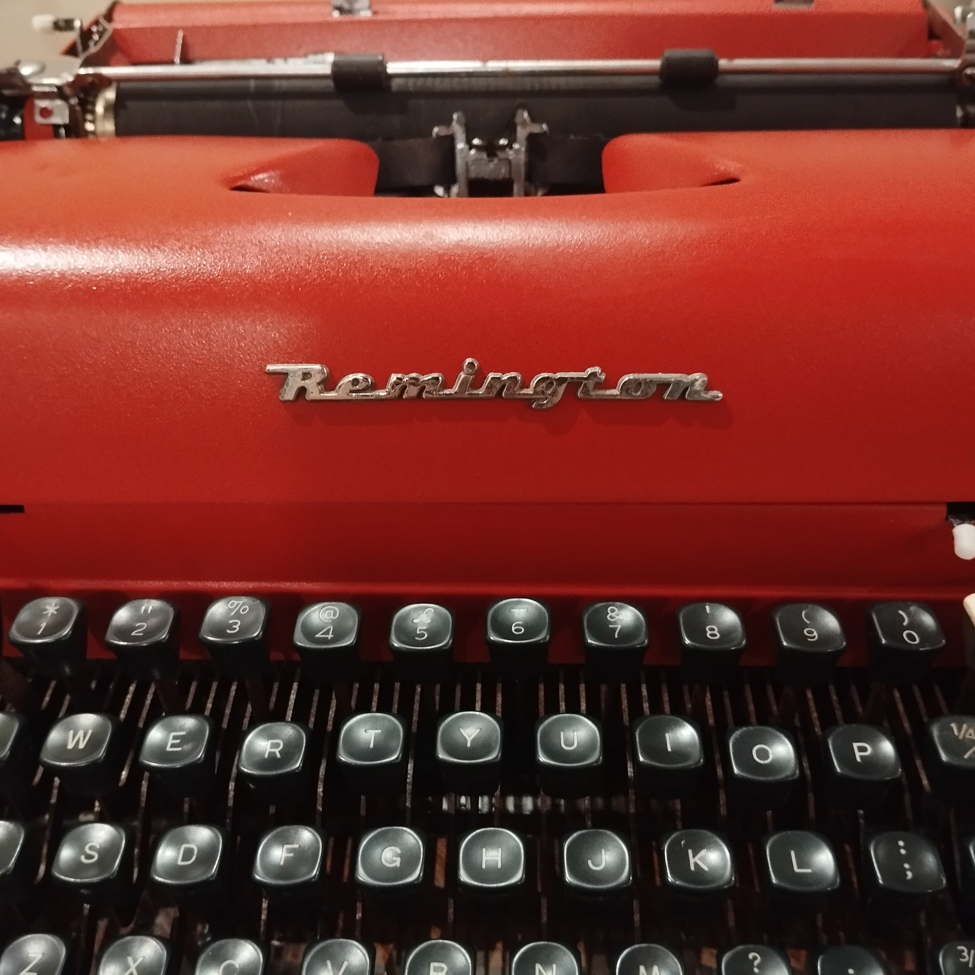 Image of Remington Personal Portable Typewriter. Available from universaltypewritercompany.in